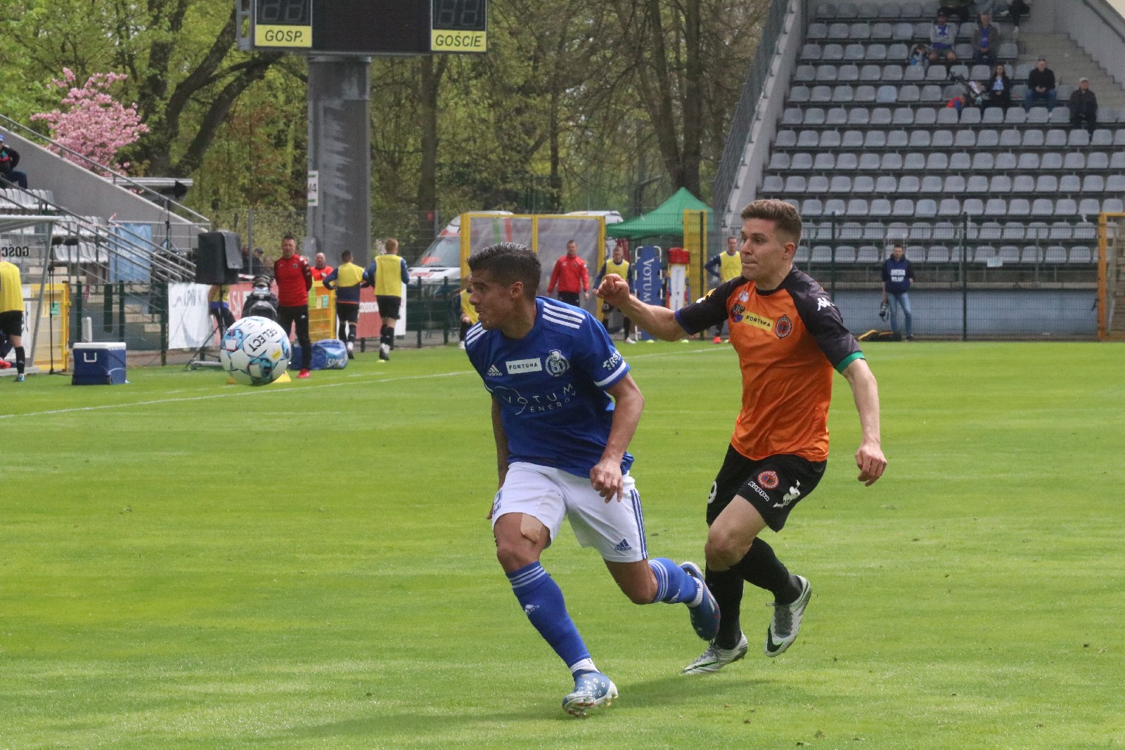 Miedź Legnica po golu Patryka Makucha pokonała Chrobrego