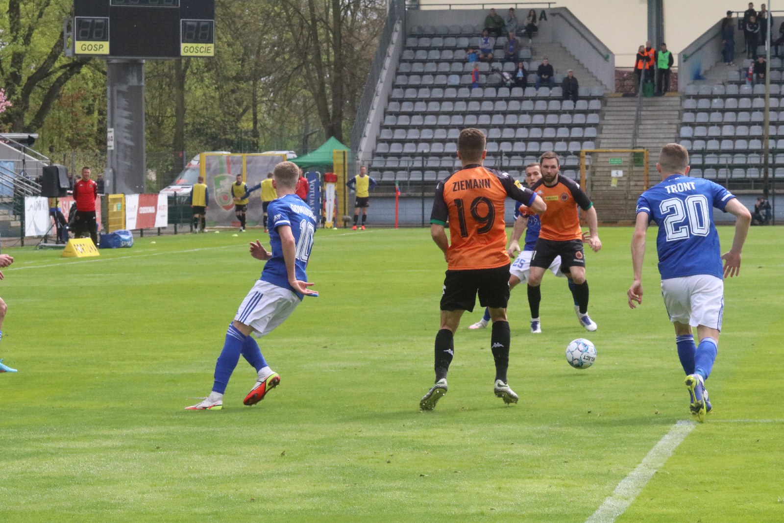 Miedź Legnica po golu Patryka Makucha pokonała Chrobrego