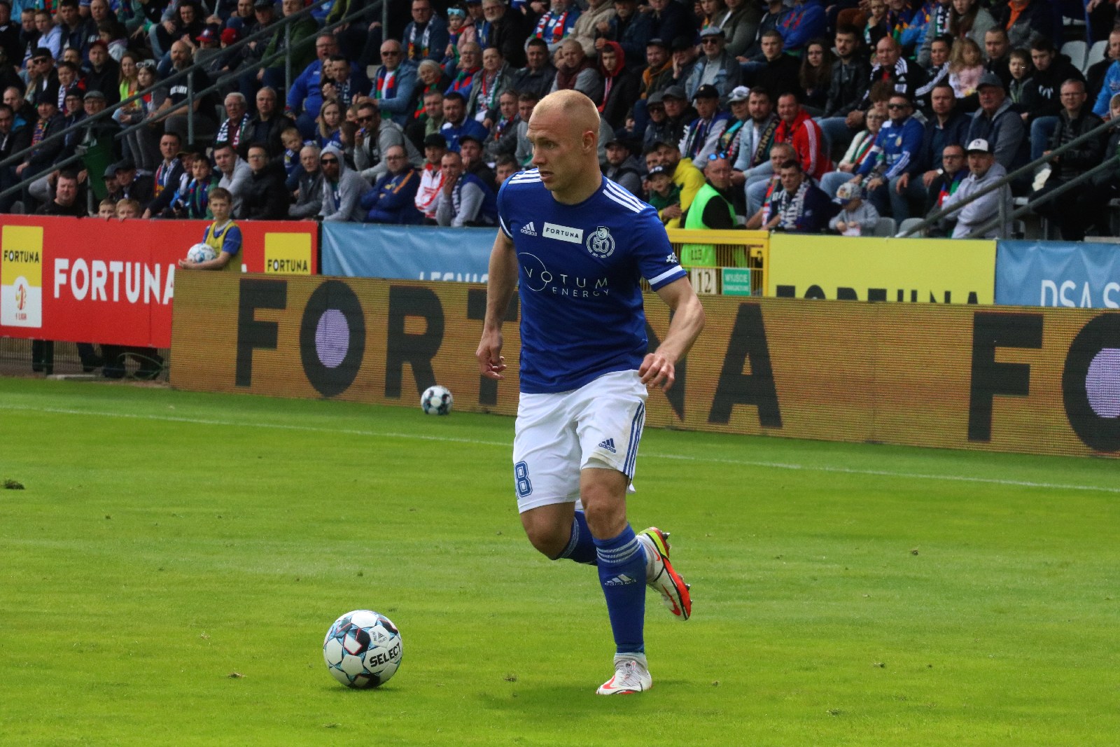 Miedź Legnica po golu Patryka Makucha pokonała Chrobrego