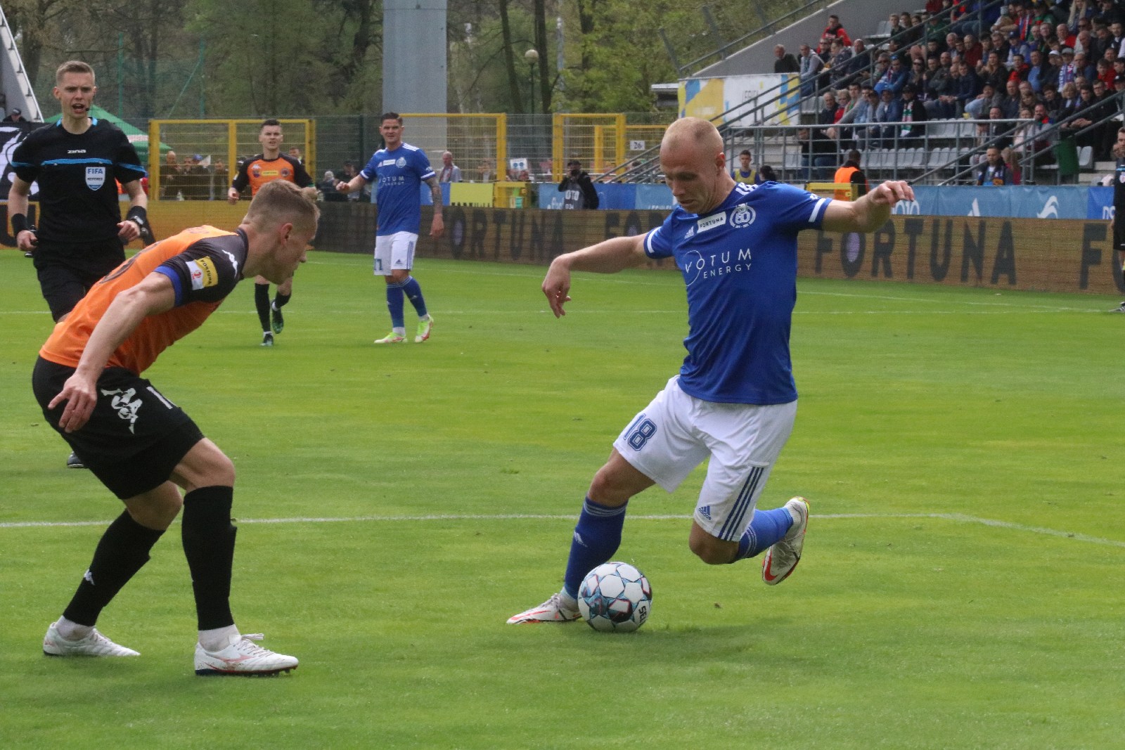 Miedź Legnica po golu Patryka Makucha pokonała Chrobrego