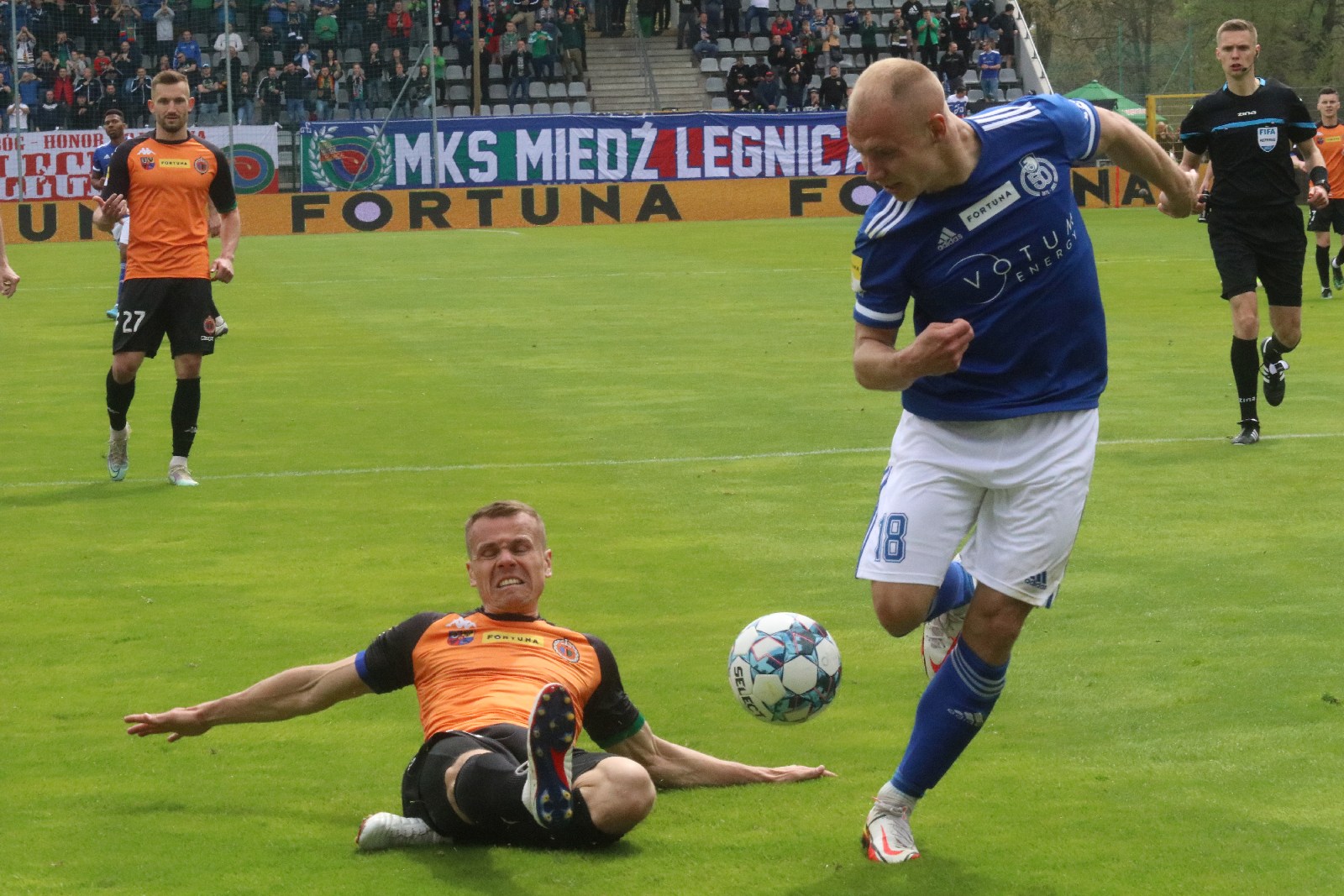 Miedź Legnica po golu Patryka Makucha pokonała Chrobrego