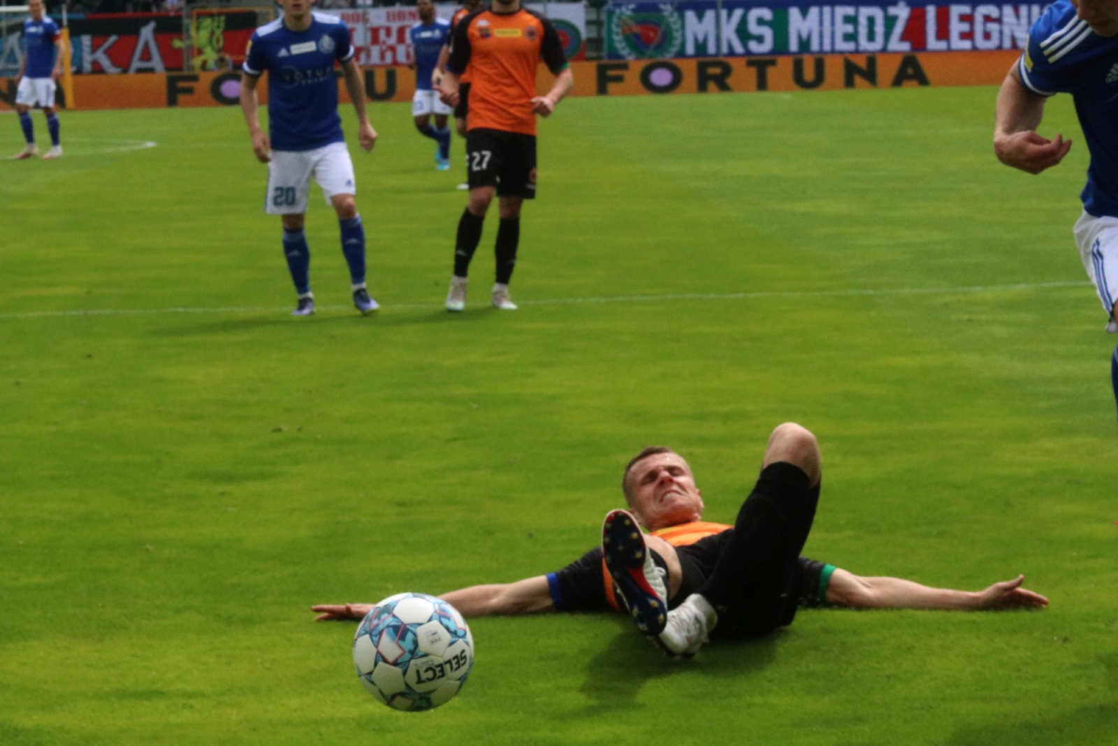 Miedź Legnica po golu Patryka Makucha pokonała Chrobrego
