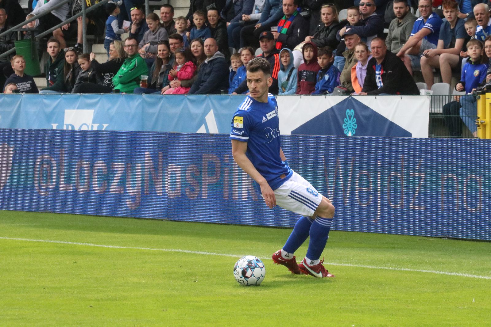 Miedź Legnica po golu Patryka Makucha pokonała Chrobrego