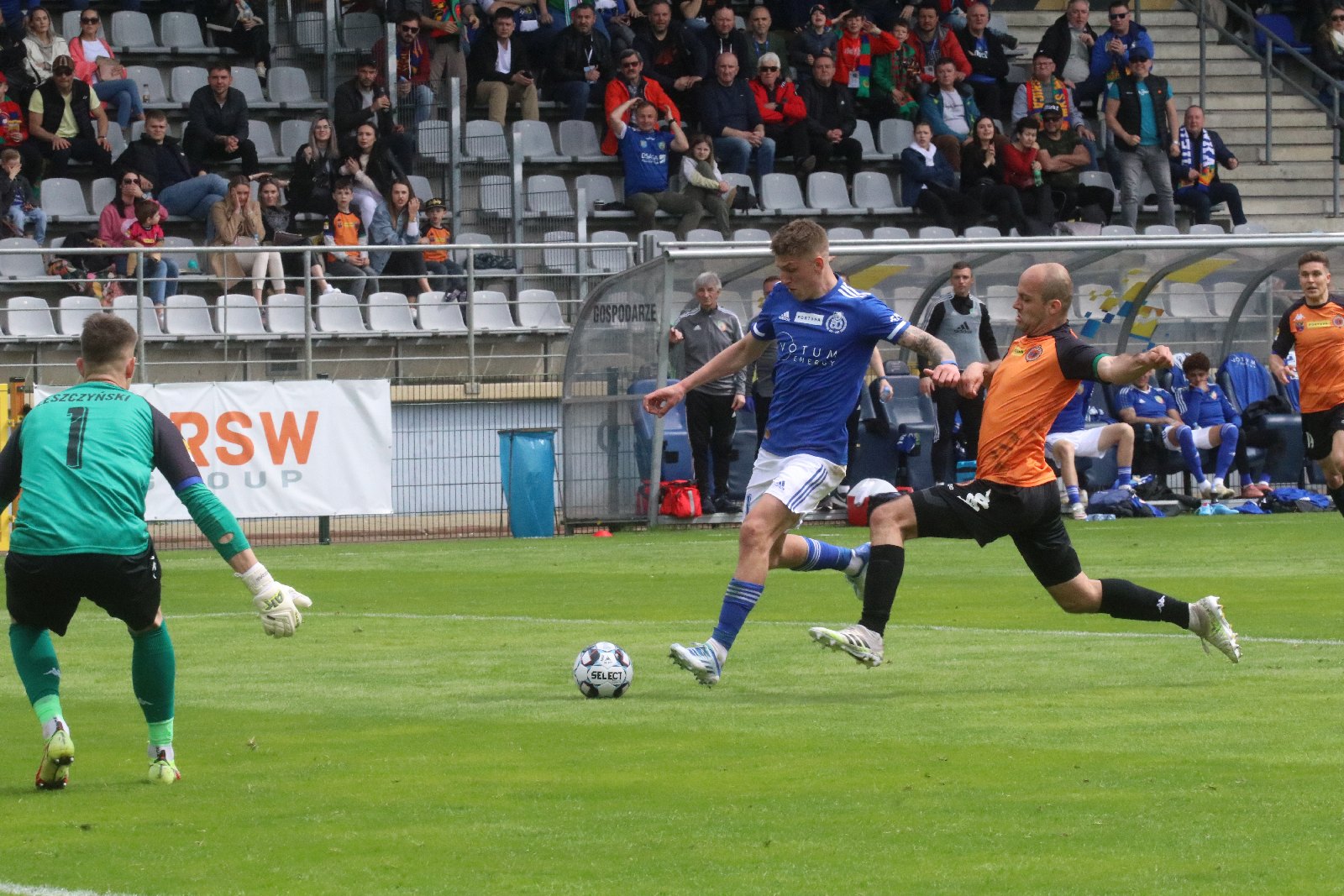 Miedź Legnica po golu Patryka Makucha pokonała Chrobrego