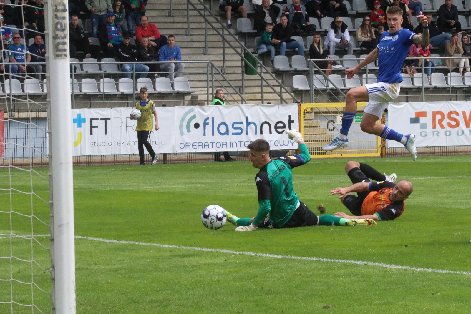 Miedź Legnica po golu Patryka Makucha pokonała Chrobrego