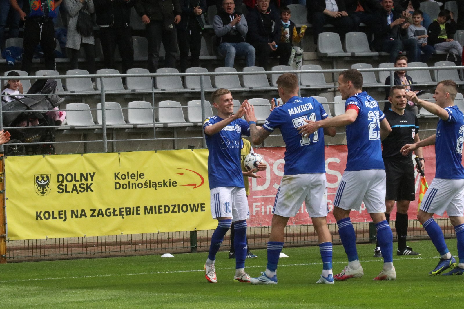 Miedź Legnica po golu Patryka Makucha pokonała Chrobrego