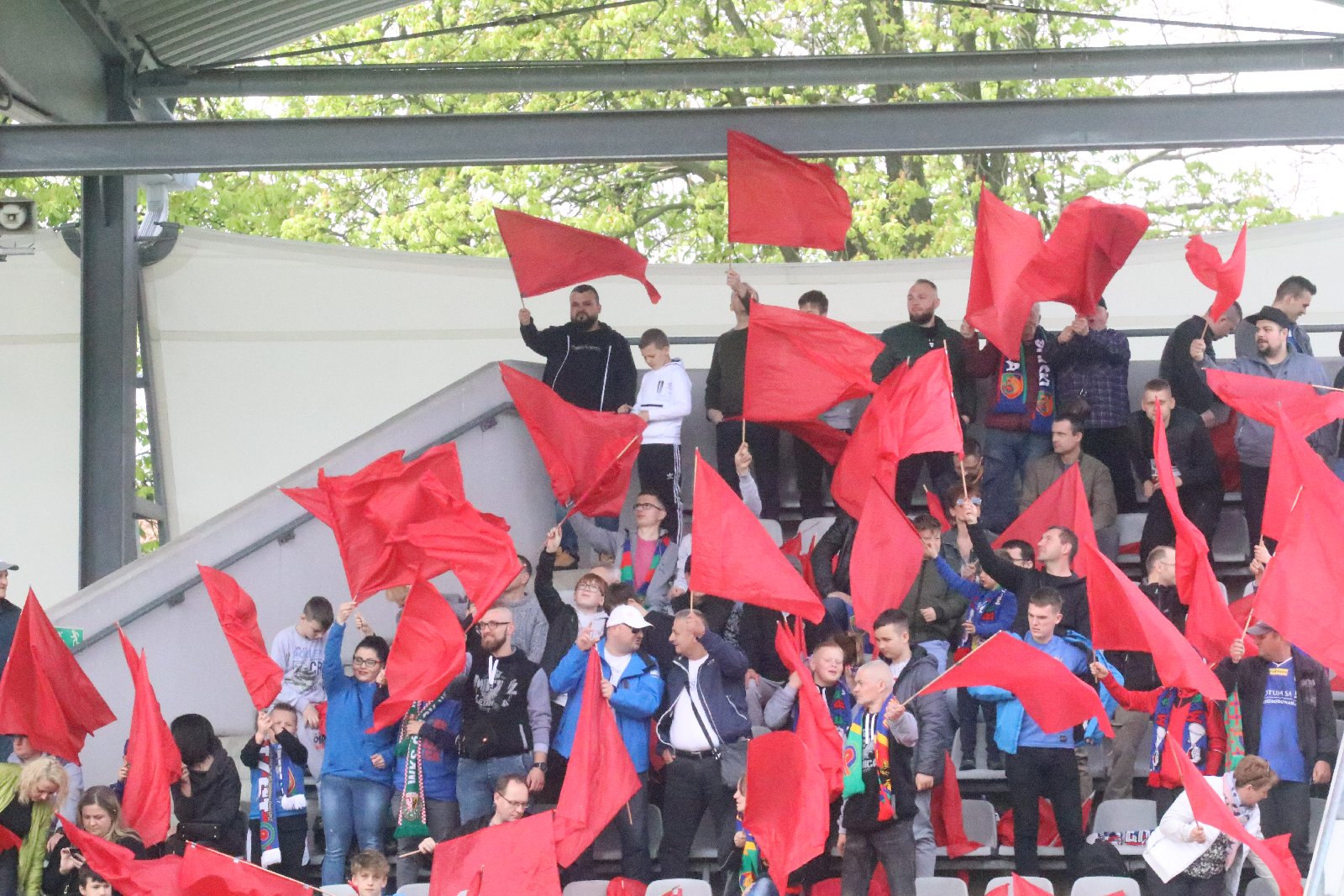 Ponad cztery tysiące kibiców oglądało mecz Miedź - Chrobry