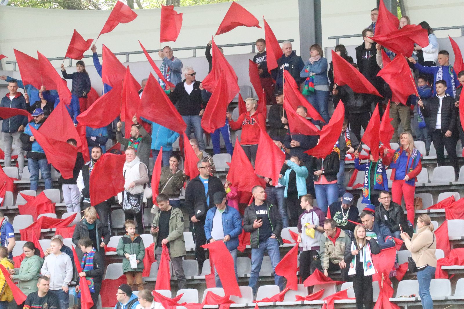 Ponad cztery tysiące kibiców oglądało mecz Miedź - Chrobry