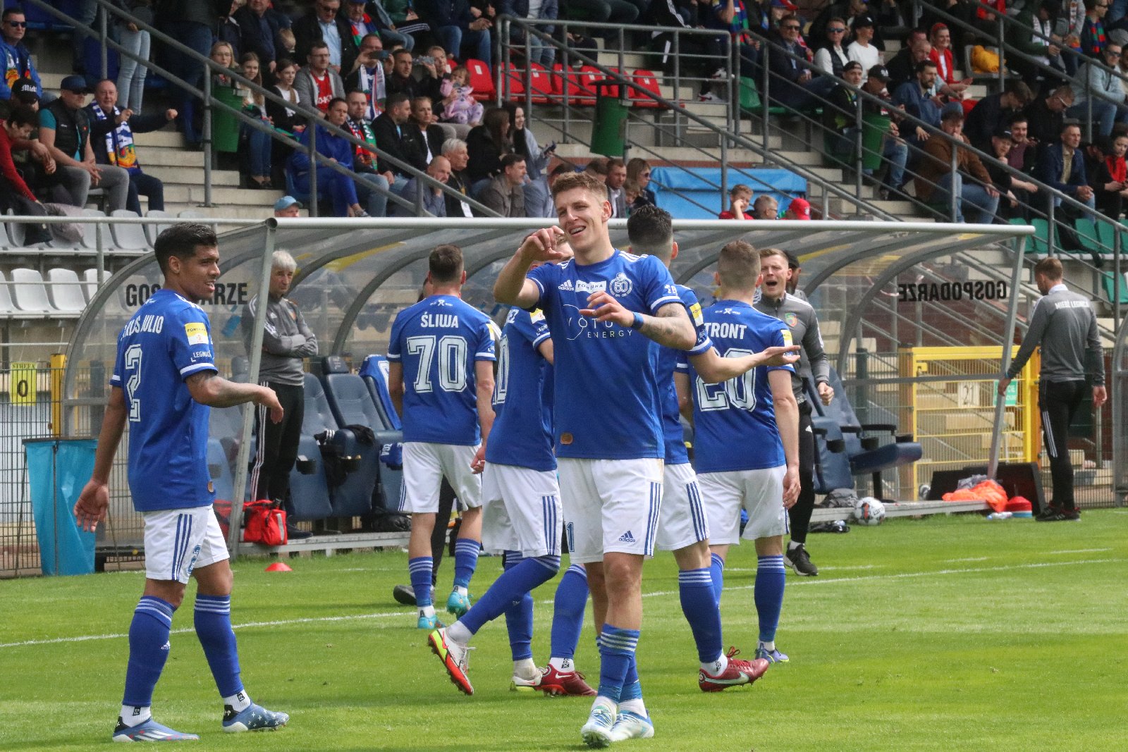 Miedź Legnica po golu Patryka Makucha pokonała Chrobrego