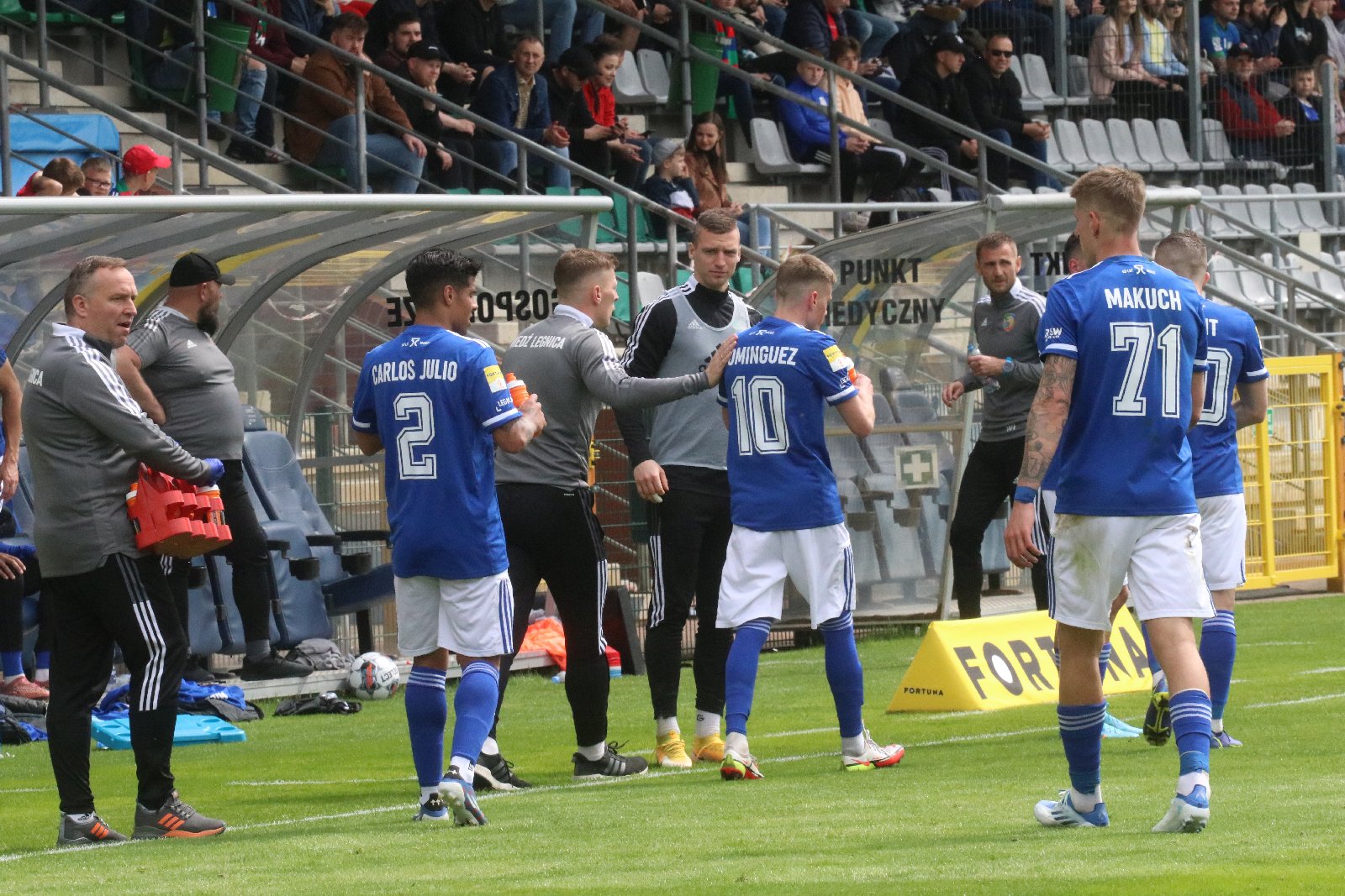 Miedź Legnica po golu Patryka Makucha pokonała Chrobrego