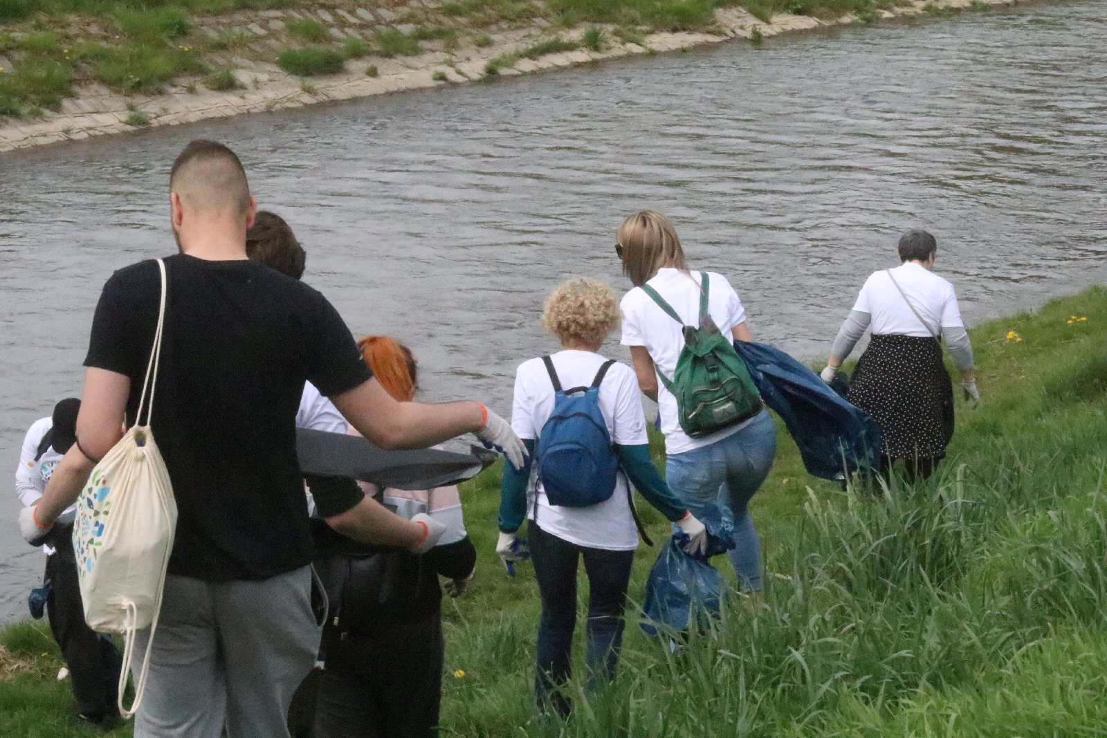 Sprzątanie nadbrzeża Kaczawy „Operacja czysta rzeka”