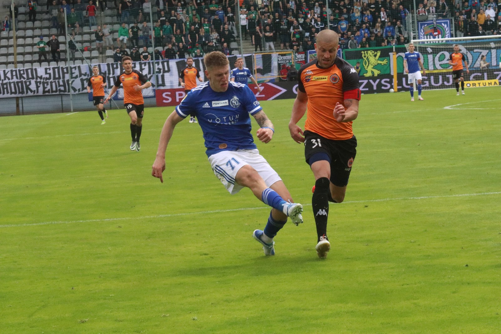 Miedź Legnica po golu Patryka Makucha pokonała Chrobrego