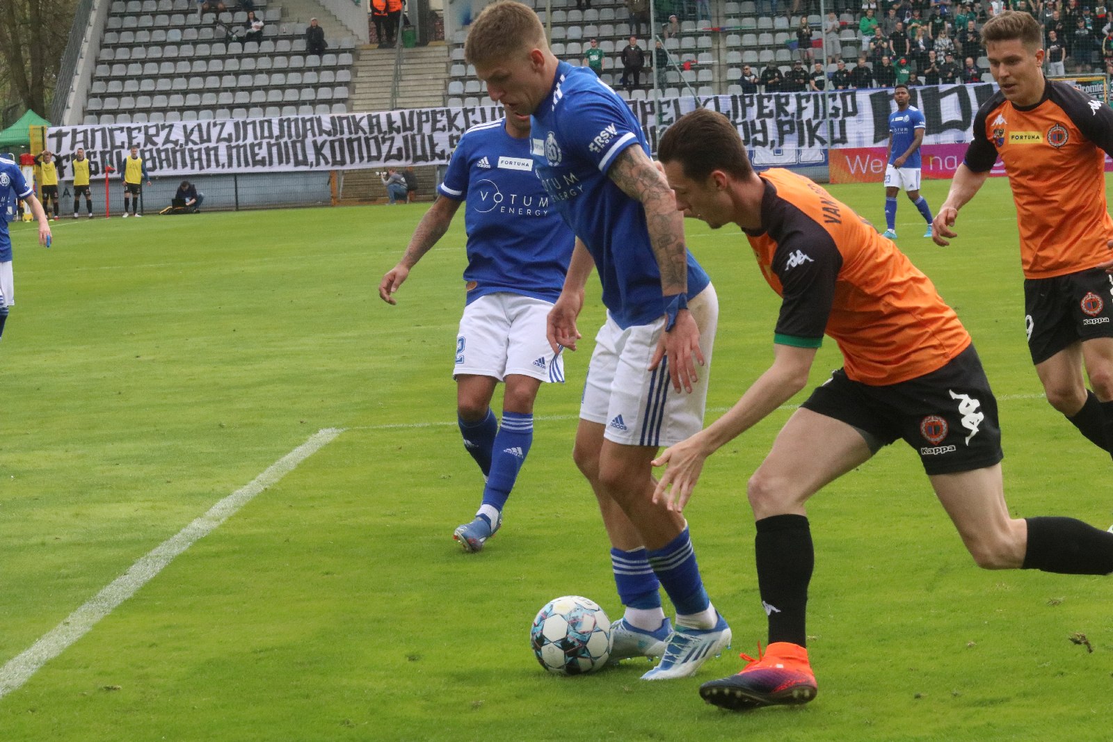 Miedź Legnica po golu Patryka Makucha pokonała Chrobrego