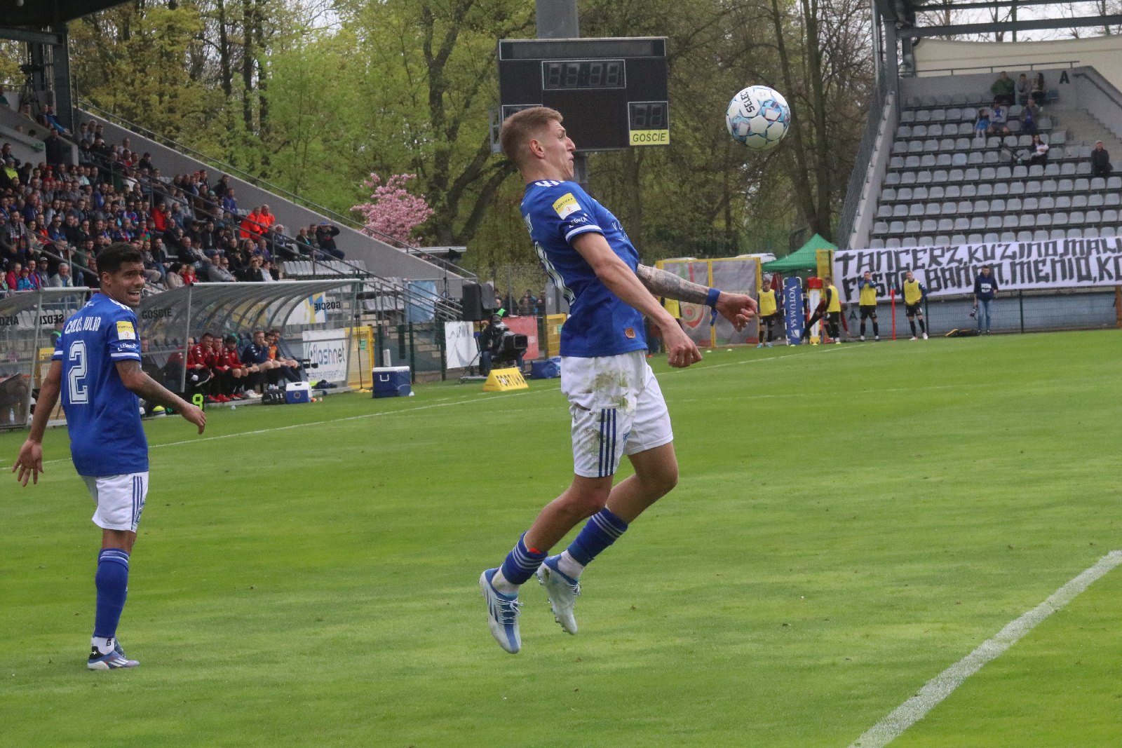 Miedź Legnica po golu Patryka Makucha pokonała Chrobrego