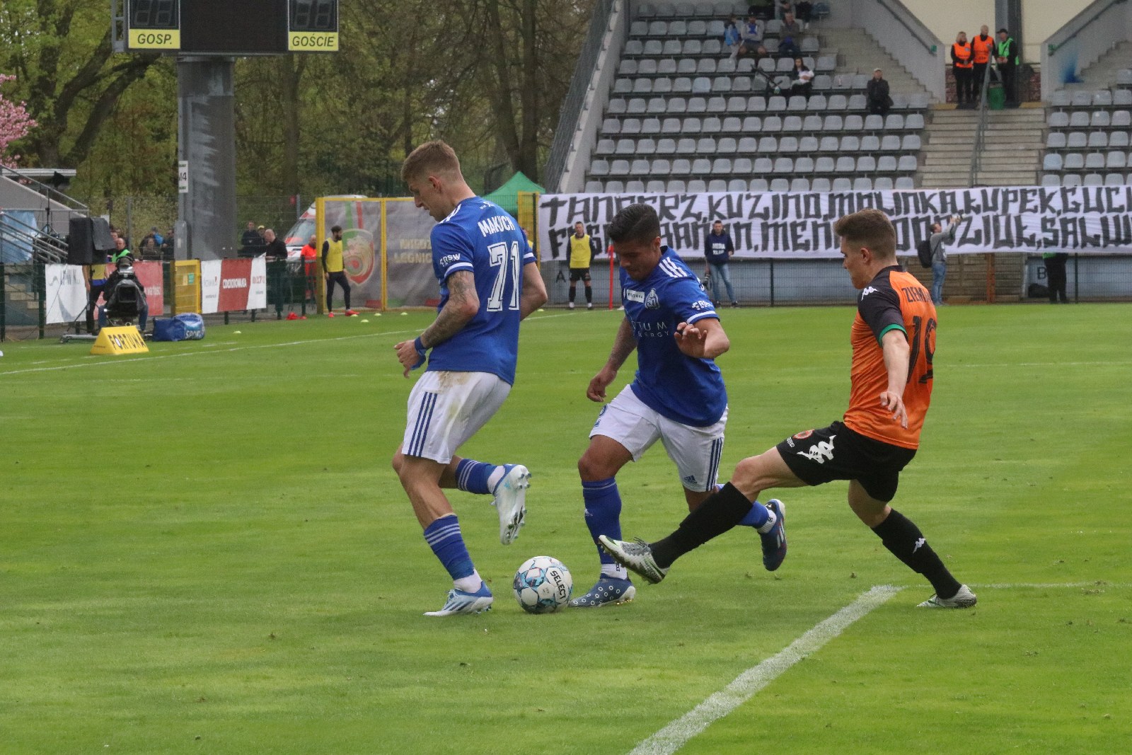 Miedź Legnica po golu Patryka Makucha pokonała Chrobrego