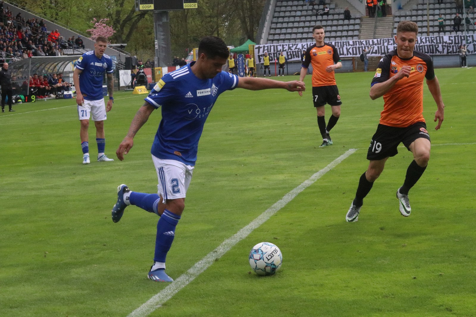 Miedź Legnica po golu Patryka Makucha pokonała Chrobrego