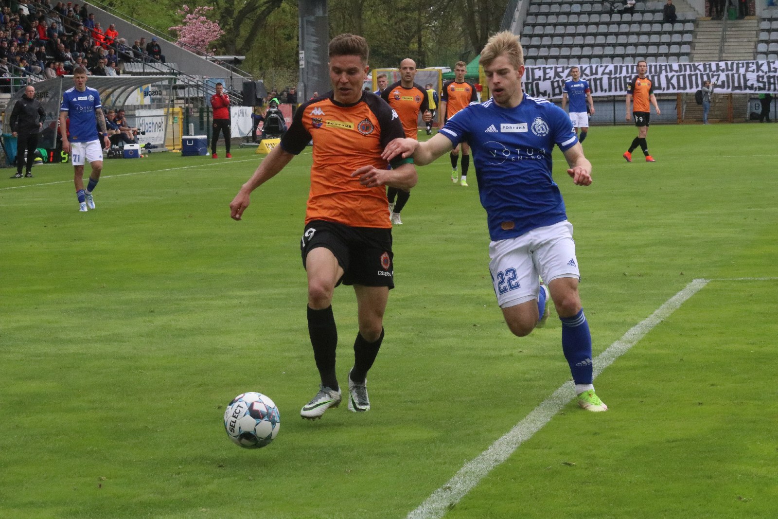 Miedź Legnica po golu Patryka Makucha pokonała Chrobrego
