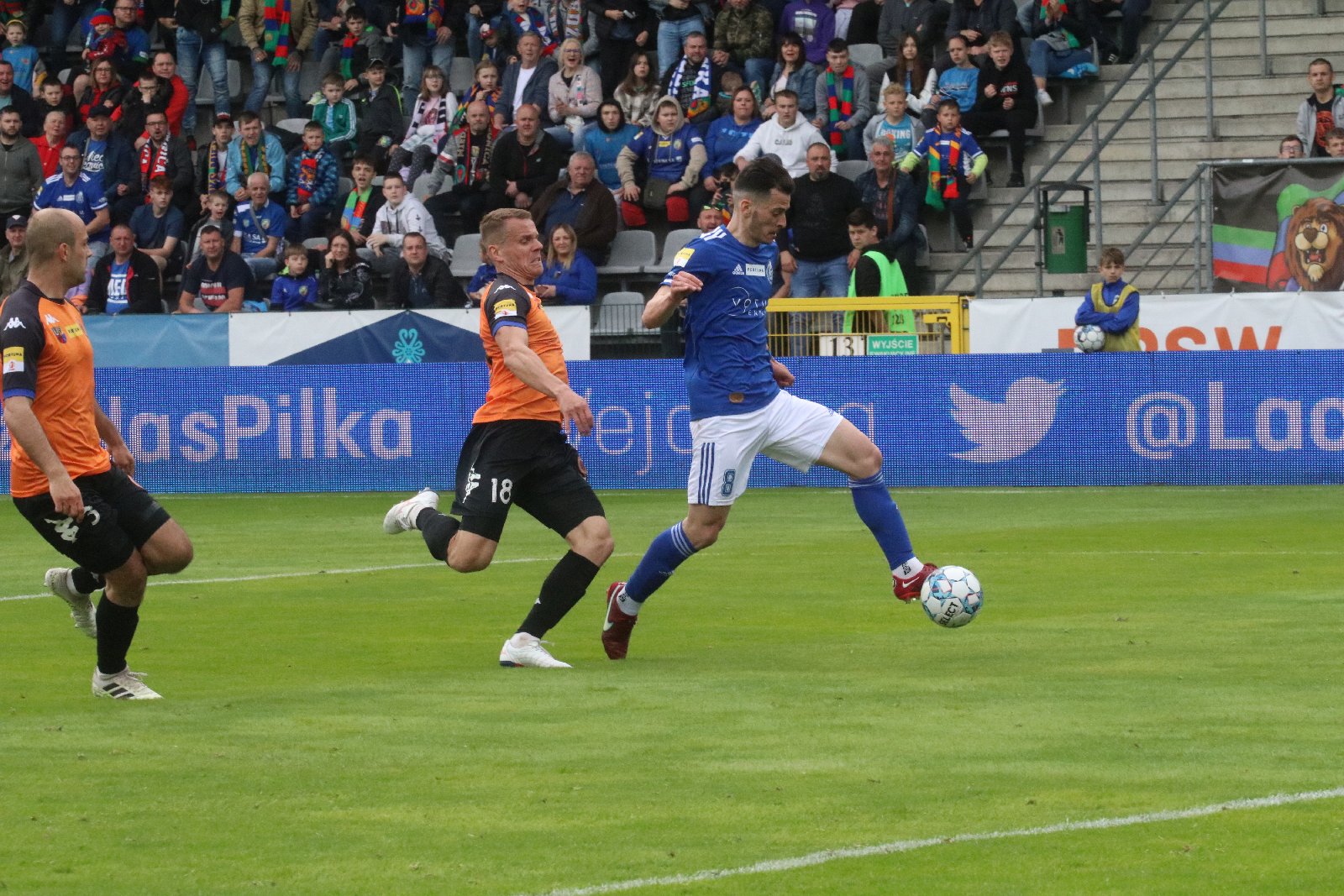 Miedź Legnica po golu Patryka Makucha pokonała Chrobrego