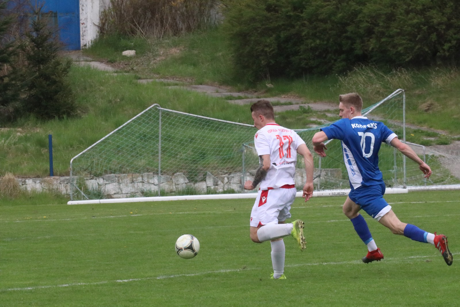 Dziewięć bramek podczas pojedynku Konfeksu z Iskrą