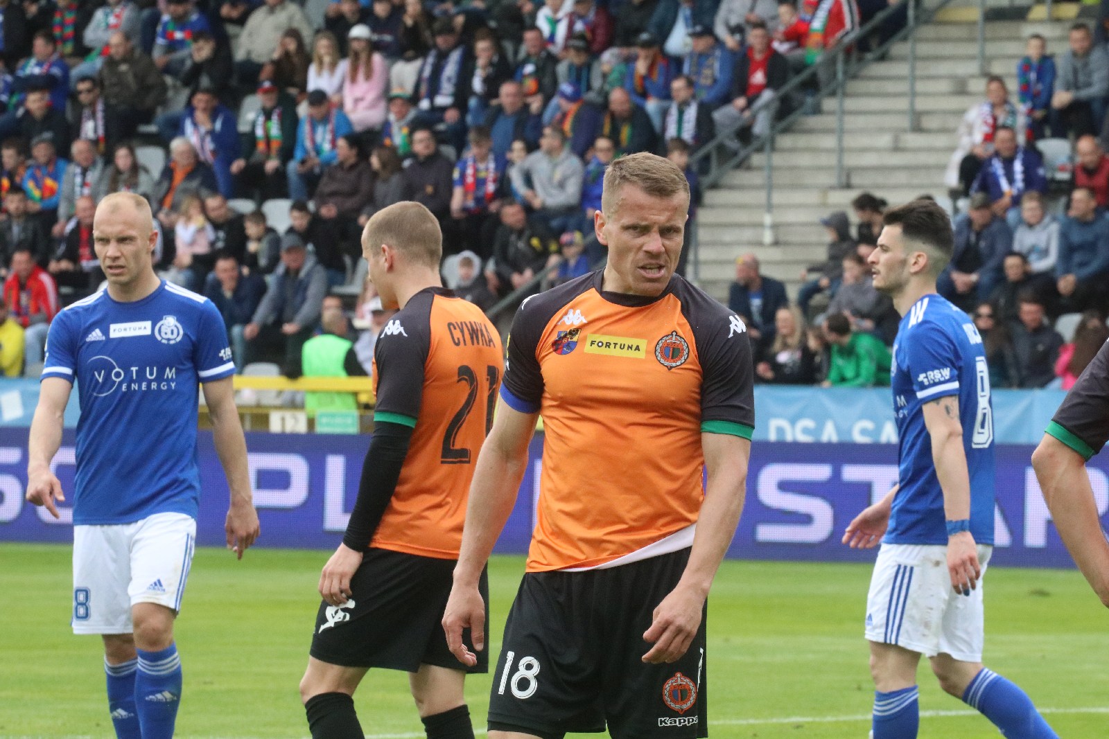 Miedź Legnica po golu Patryka Makucha pokonała Chrobrego