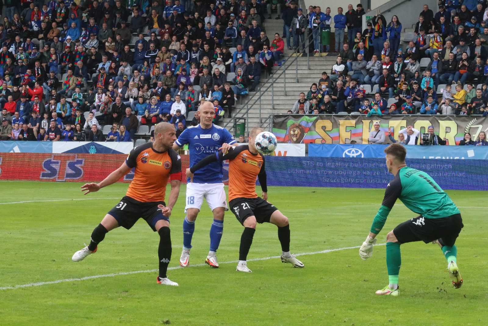 Miedź Legnica po golu Patryka Makucha pokonała Chrobrego