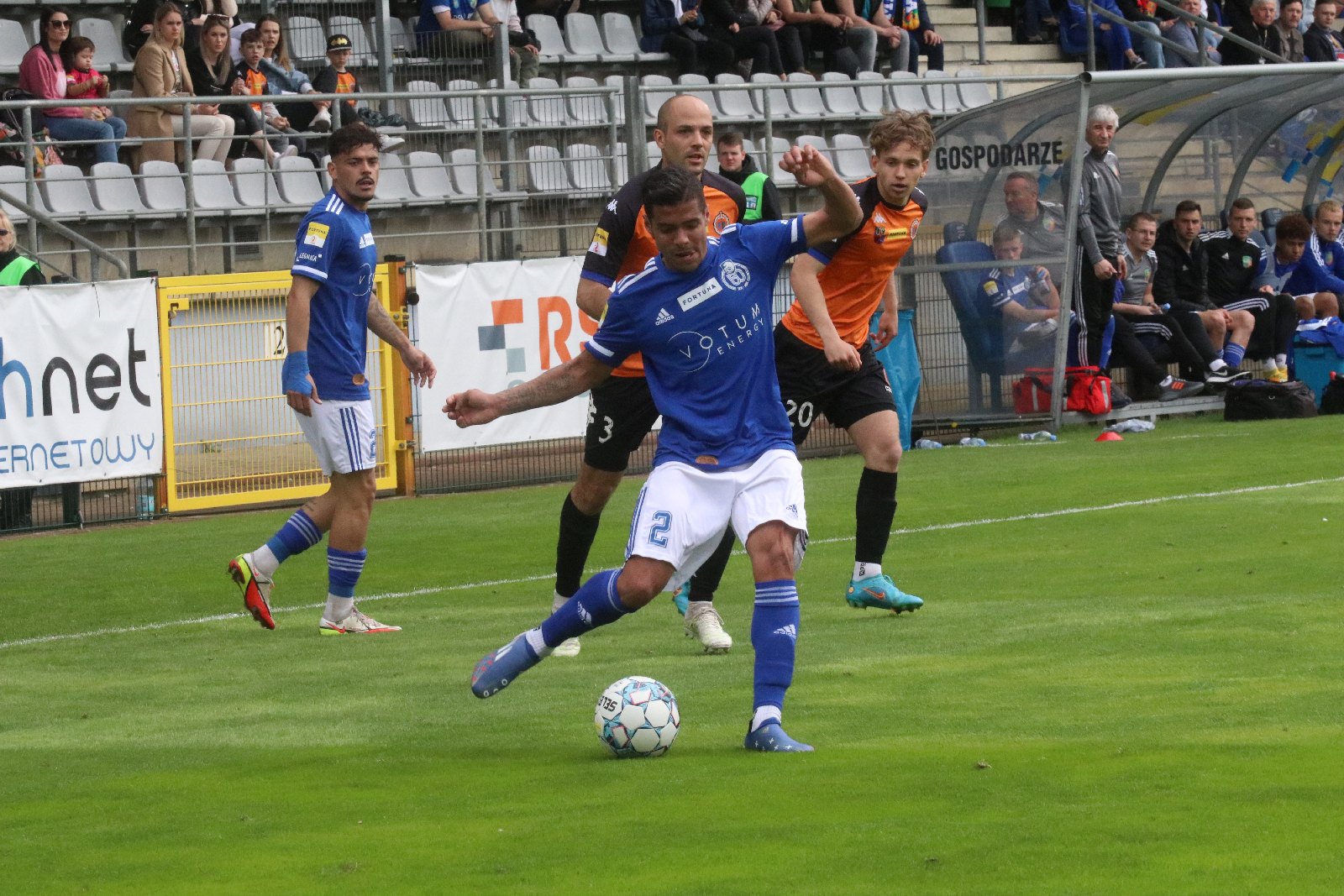 Miedź Legnica po golu Patryka Makucha pokonała Chrobrego