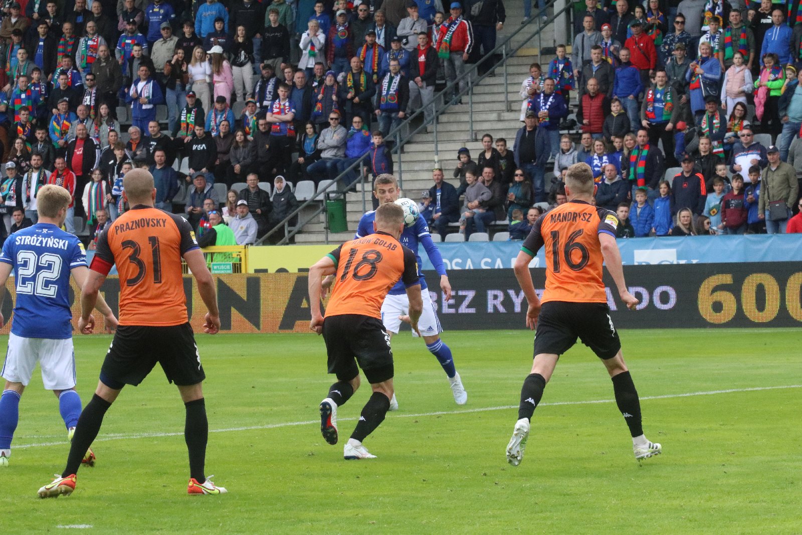 Miedź Legnica po golu Patryka Makucha pokonała Chrobrego
