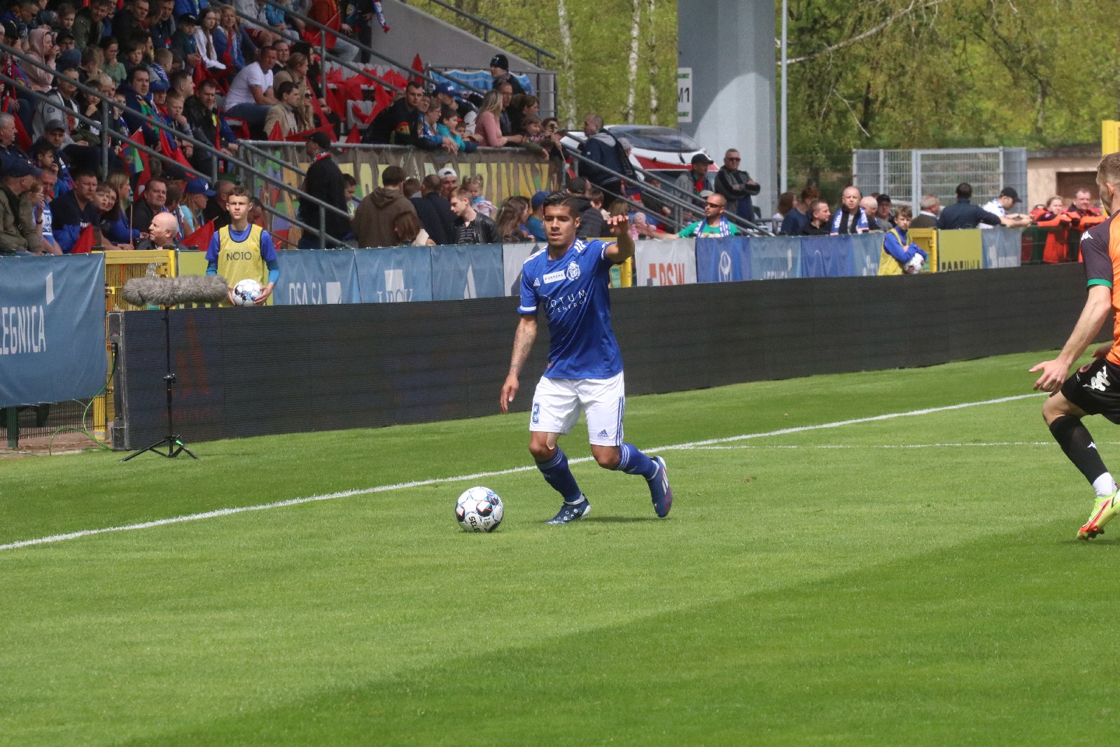 Miedź Legnica po golu Patryka Makucha pokonała Chrobrego