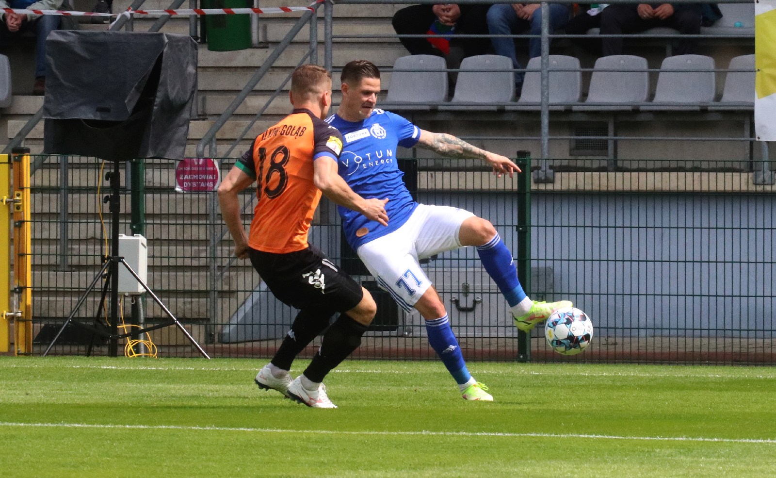 Miedź Legnica po golu Patryka Makucha pokonała Chrobrego