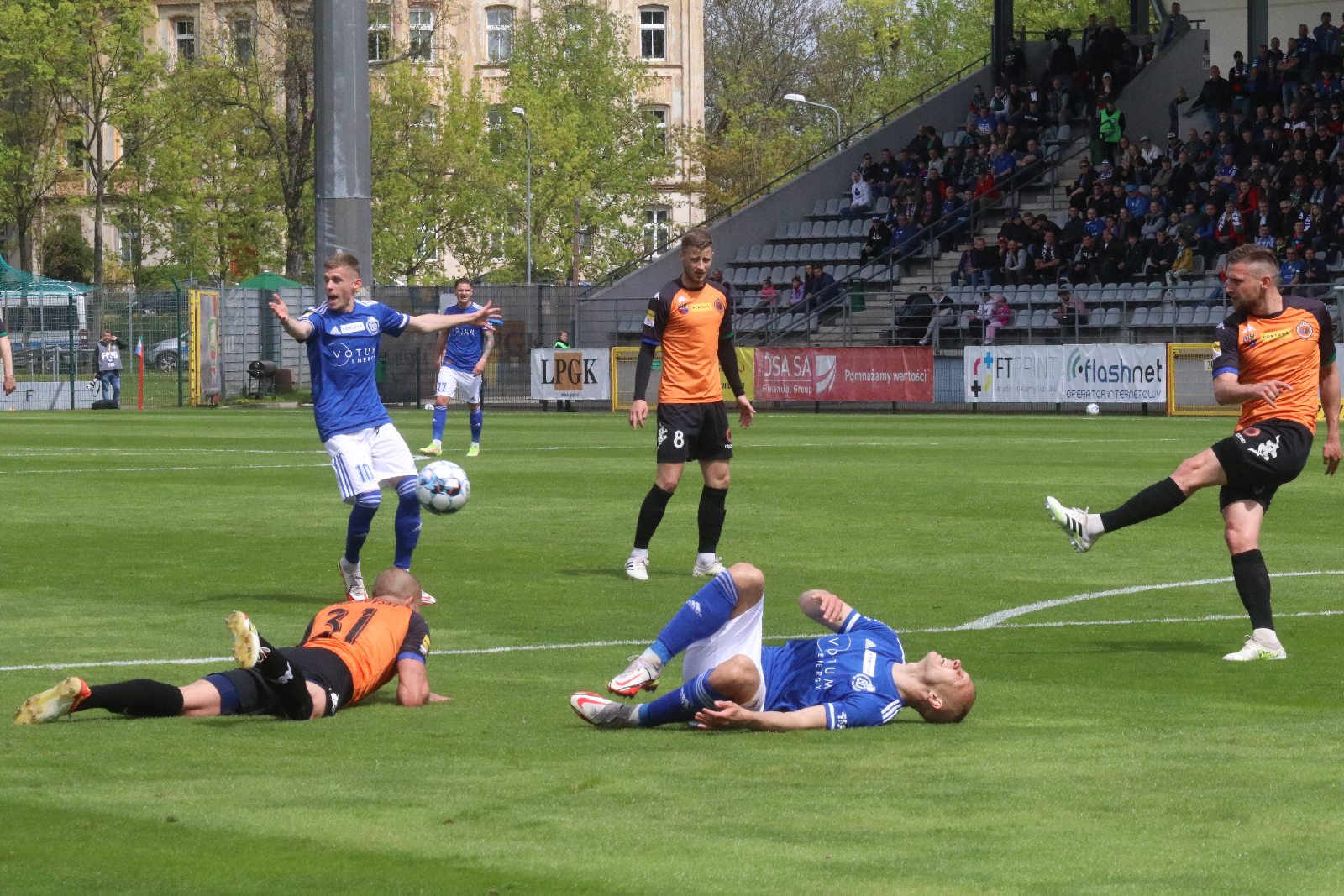 Miedź Legnica po golu Patryka Makucha pokonała Chrobrego