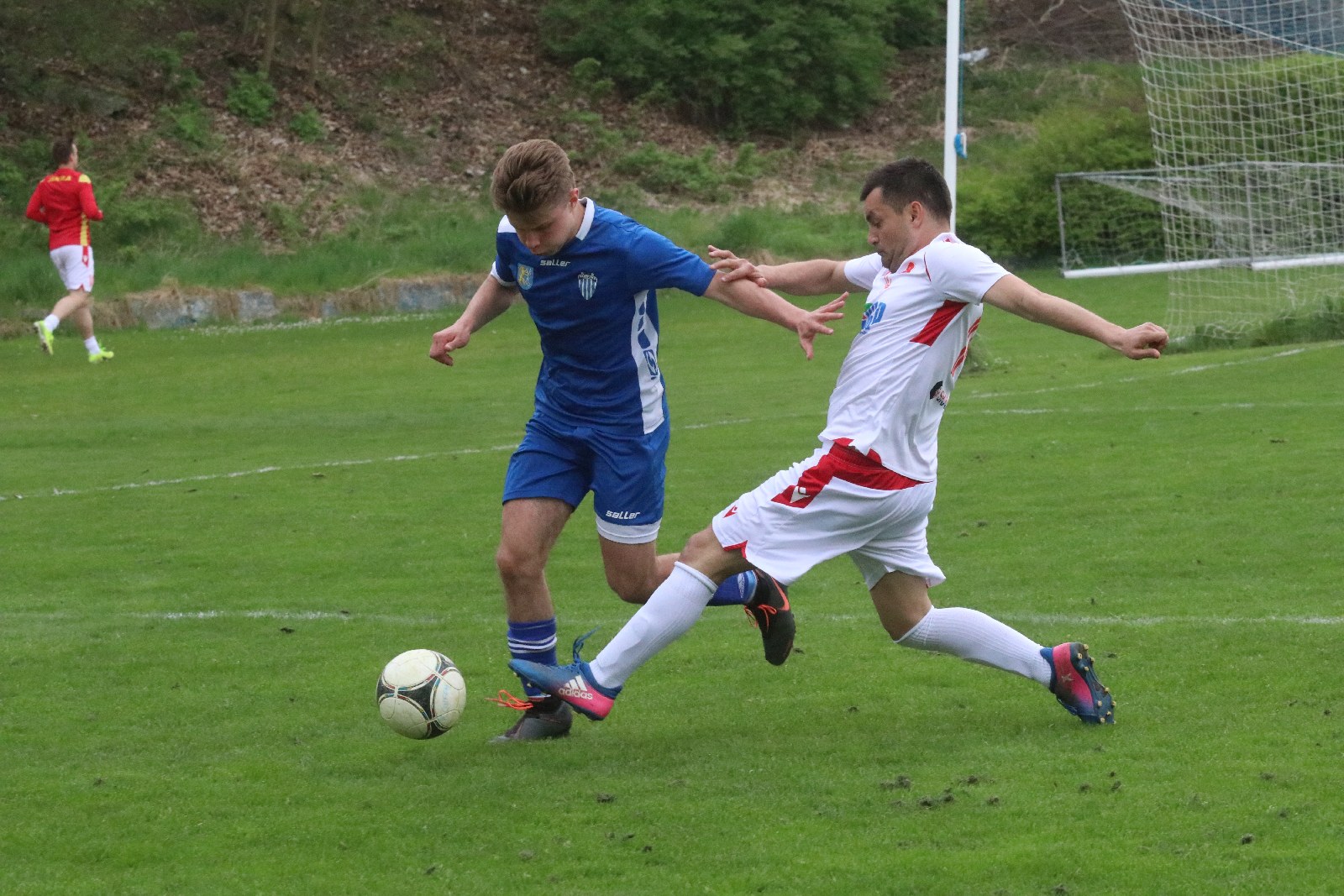 Dziewięć bramek podczas pojedynku Konfeksu z Iskrą