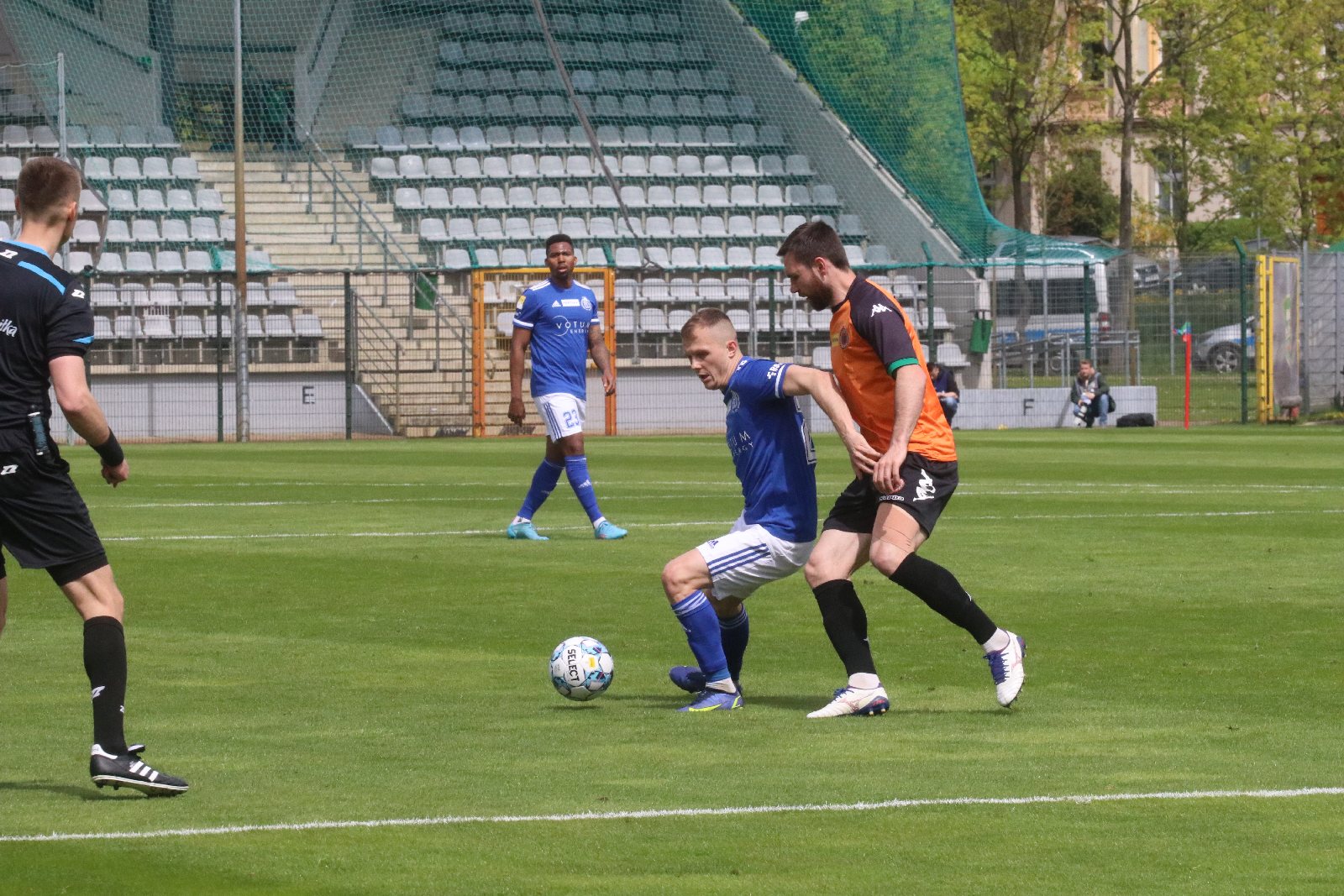 Miedź Legnica po golu Patryka Makucha pokonała Chrobrego