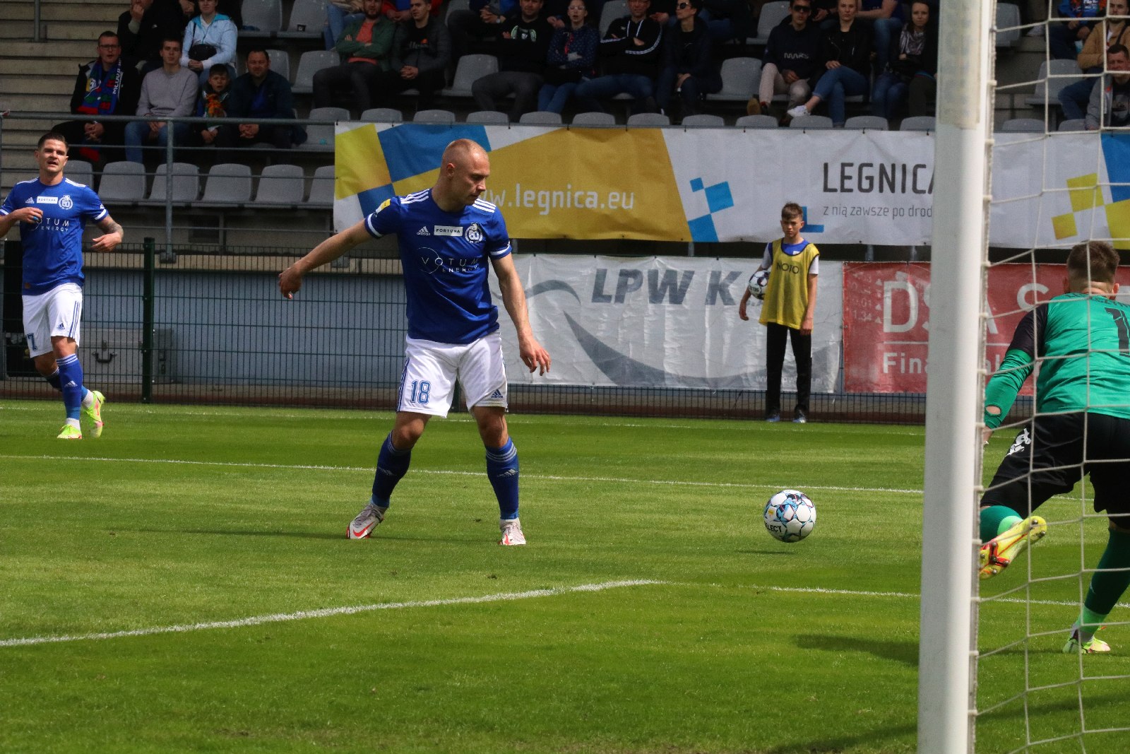 Miedź Legnica po golu Patryka Makucha pokonała Chrobrego