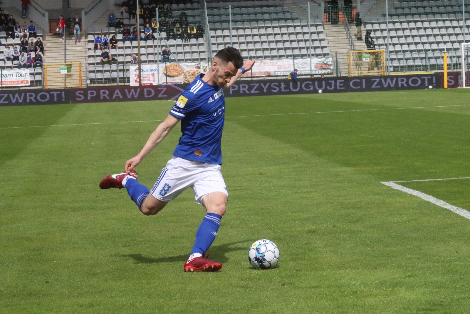 Miedź Legnica po golu Patryka Makucha pokonała Chrobrego