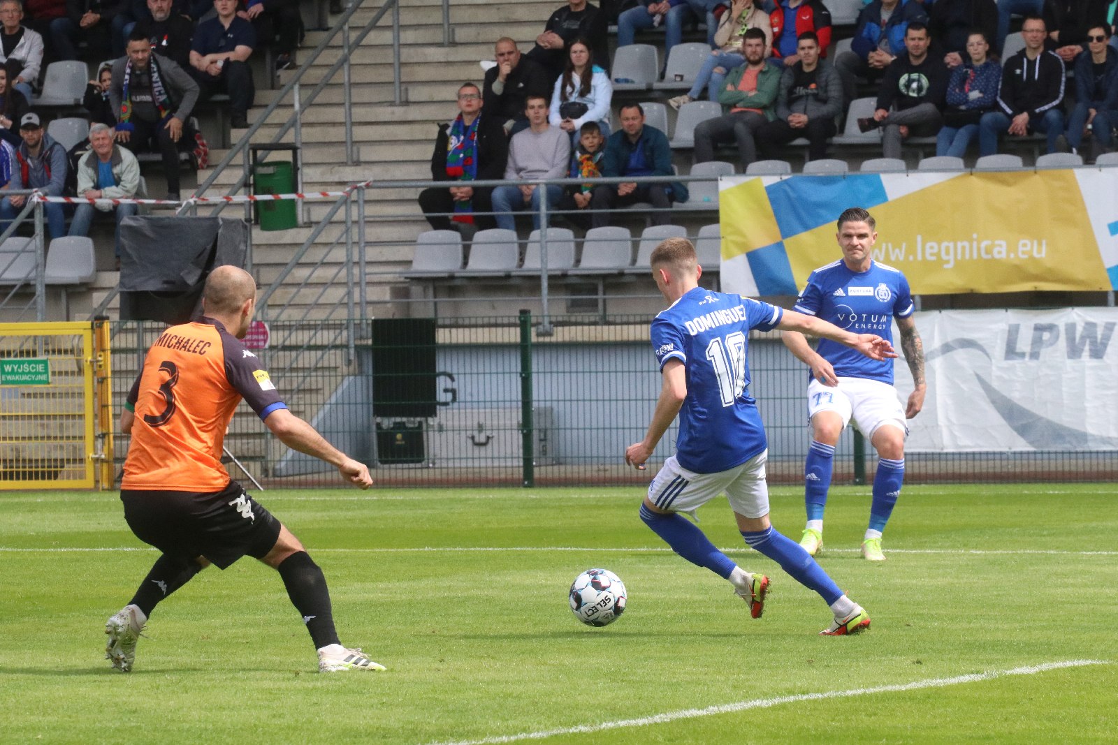 Miedź Legnica po golu Patryka Makucha pokonała Chrobrego