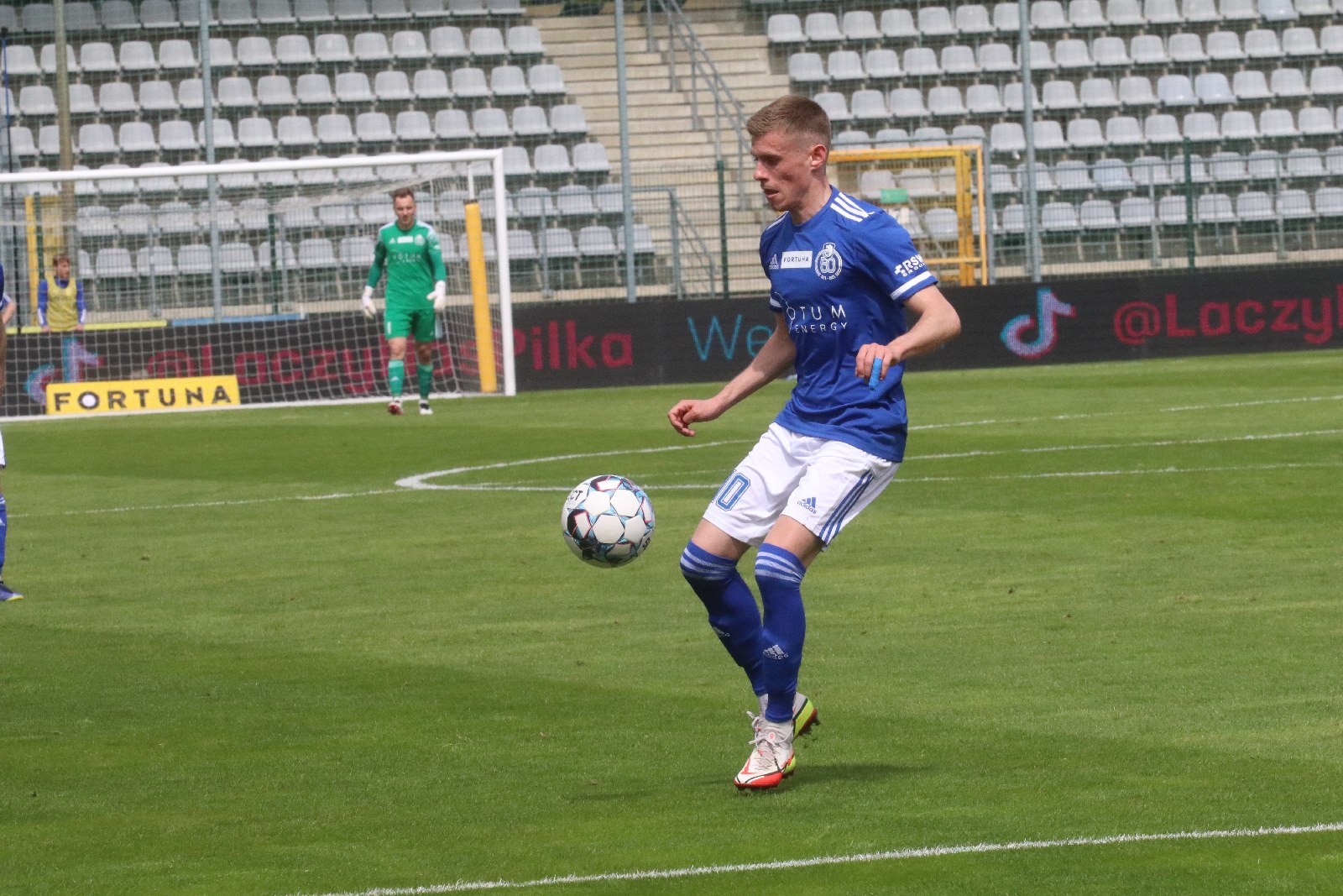 Miedź Legnica po golu Patryka Makucha pokonała Chrobrego