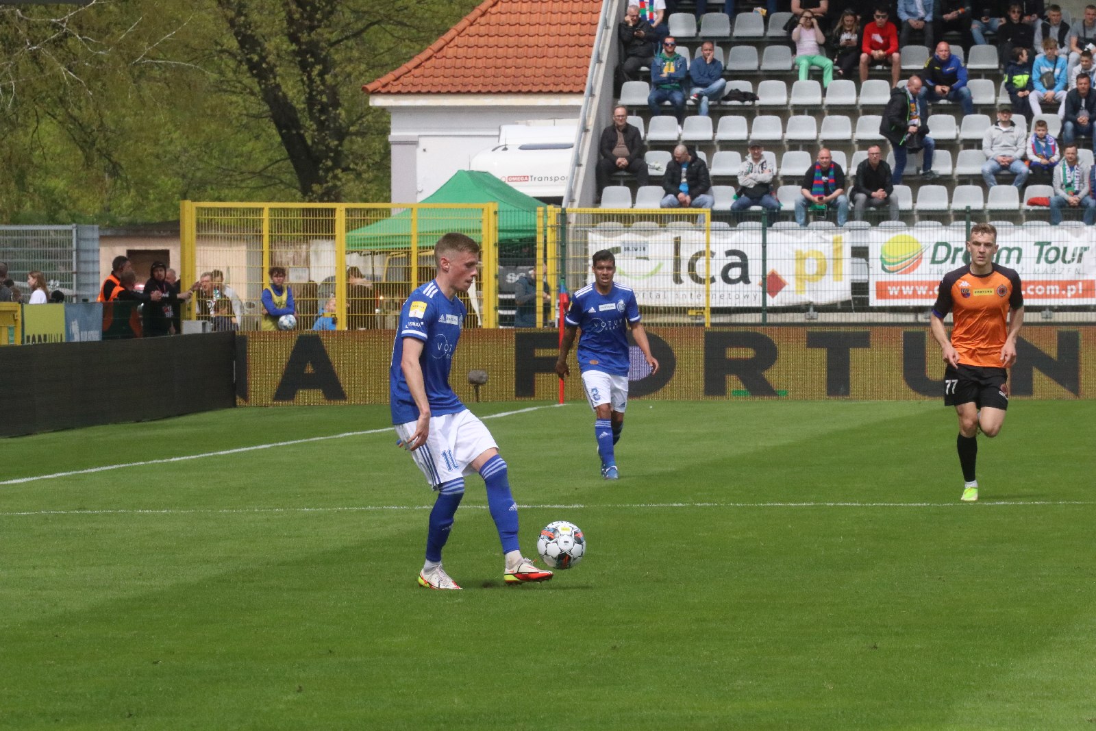 Miedź Legnica po golu Patryka Makucha pokonała Chrobrego