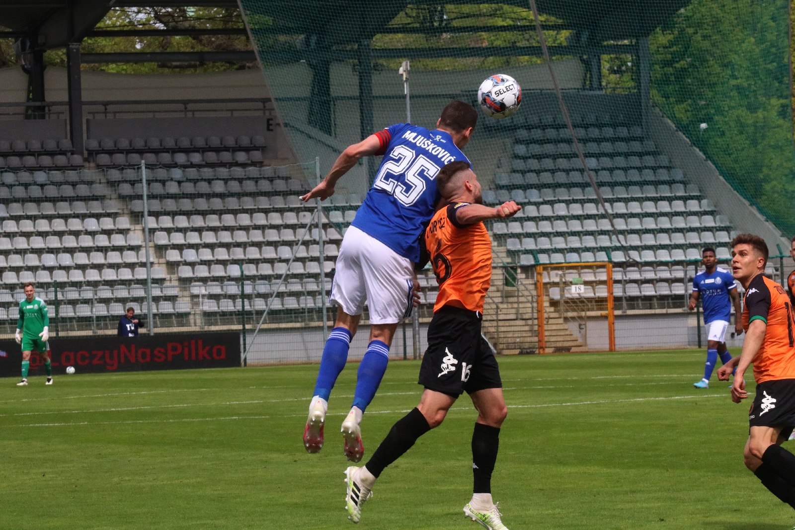 Miedź Legnica po golu Patryka Makucha pokonała Chrobrego