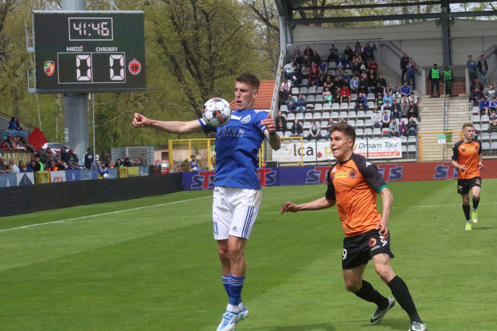 Miedź Legnica po golu Patryka Makucha pokonała Chrobrego