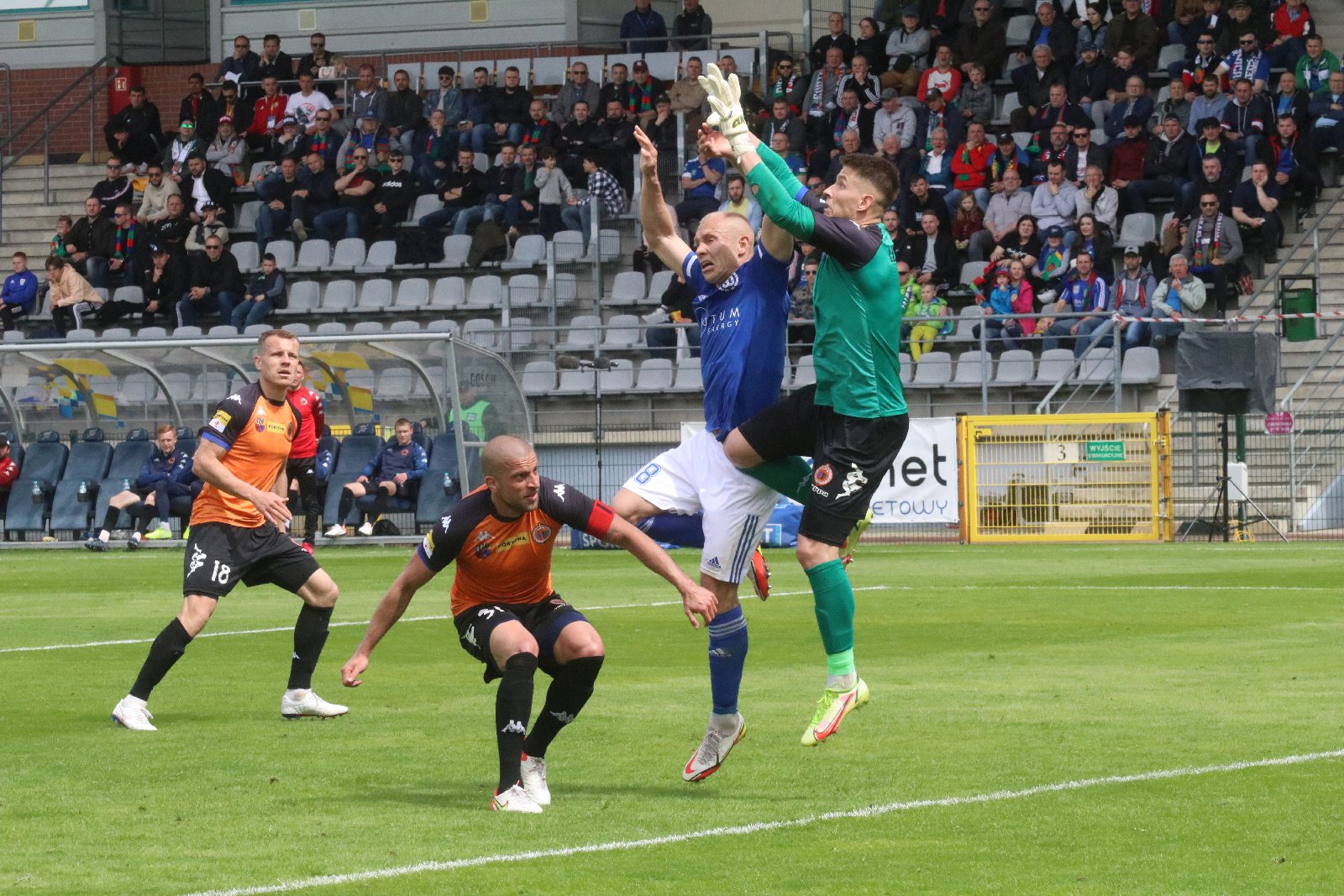 Miedź Legnica po golu Patryka Makucha pokonała Chrobrego