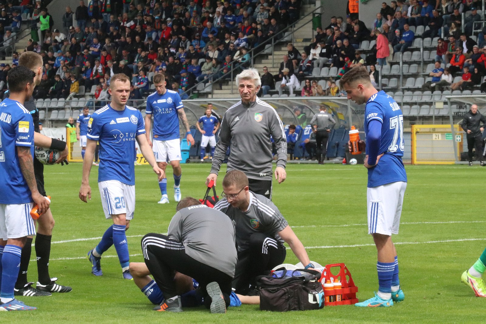 Miedź Legnica po golu Patryka Makucha pokonała Chrobrego