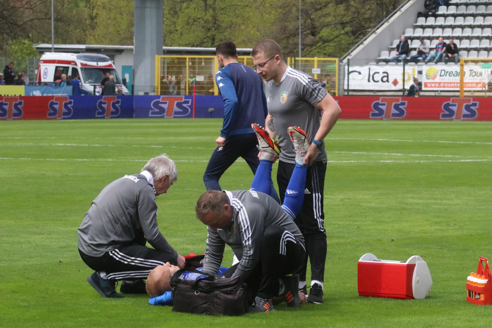 Miedź Legnica po golu Patryka Makucha pokonała Chrobrego
