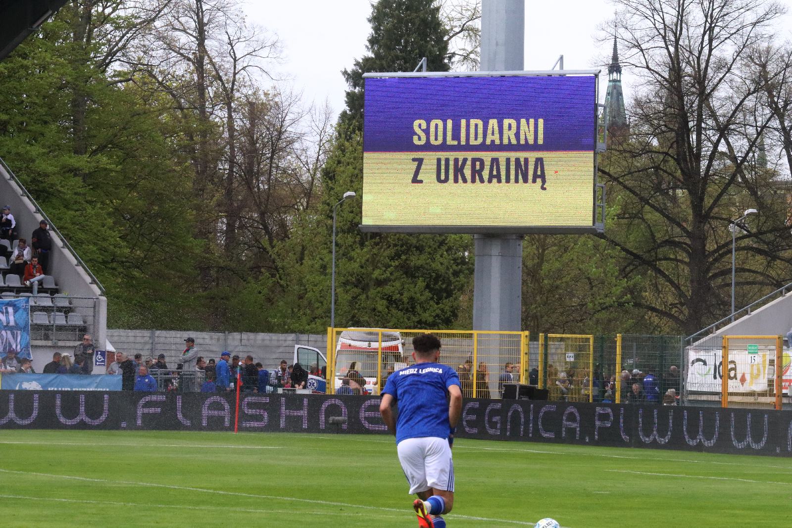 Miedź Legnica po golu Patryka Makucha pokonała Chrobrego