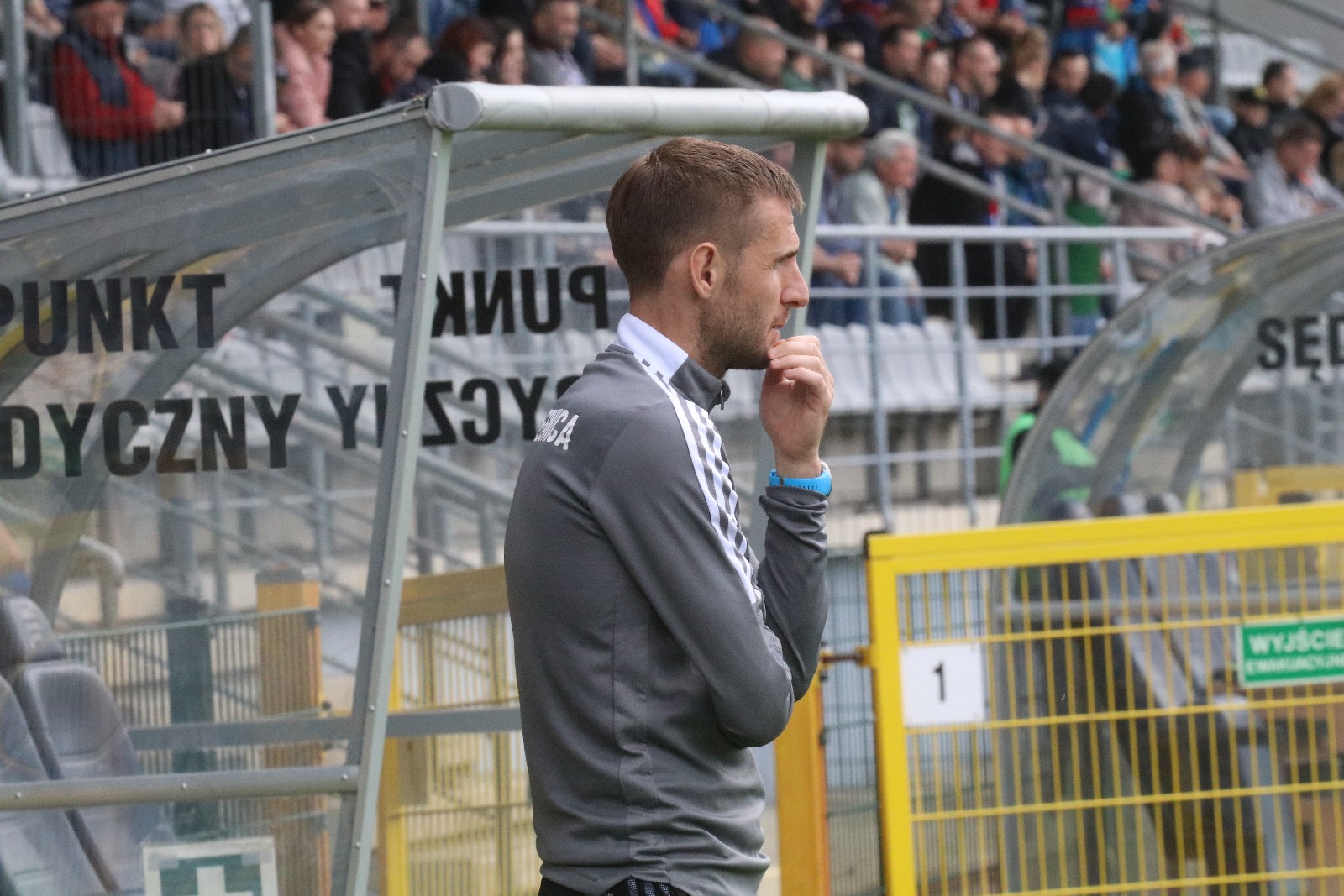 Miedź Legnica po golu Patryka Makucha pokonała Chrobrego