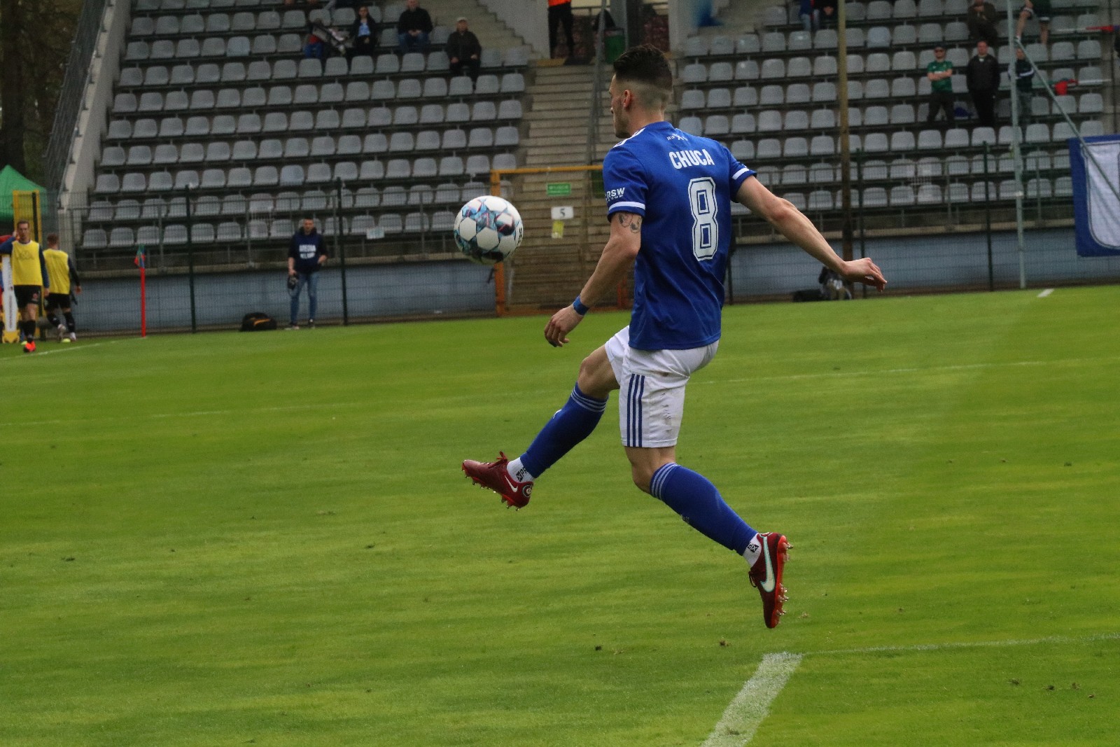 Miedź Legnica po golu Patryka Makucha pokonała Chrobrego