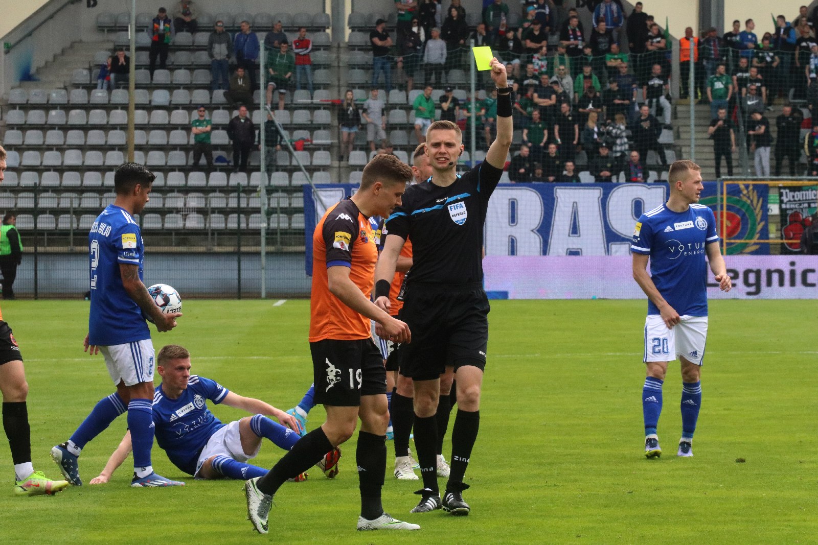 Miedź Legnica po golu Patryka Makucha pokonała Chrobrego