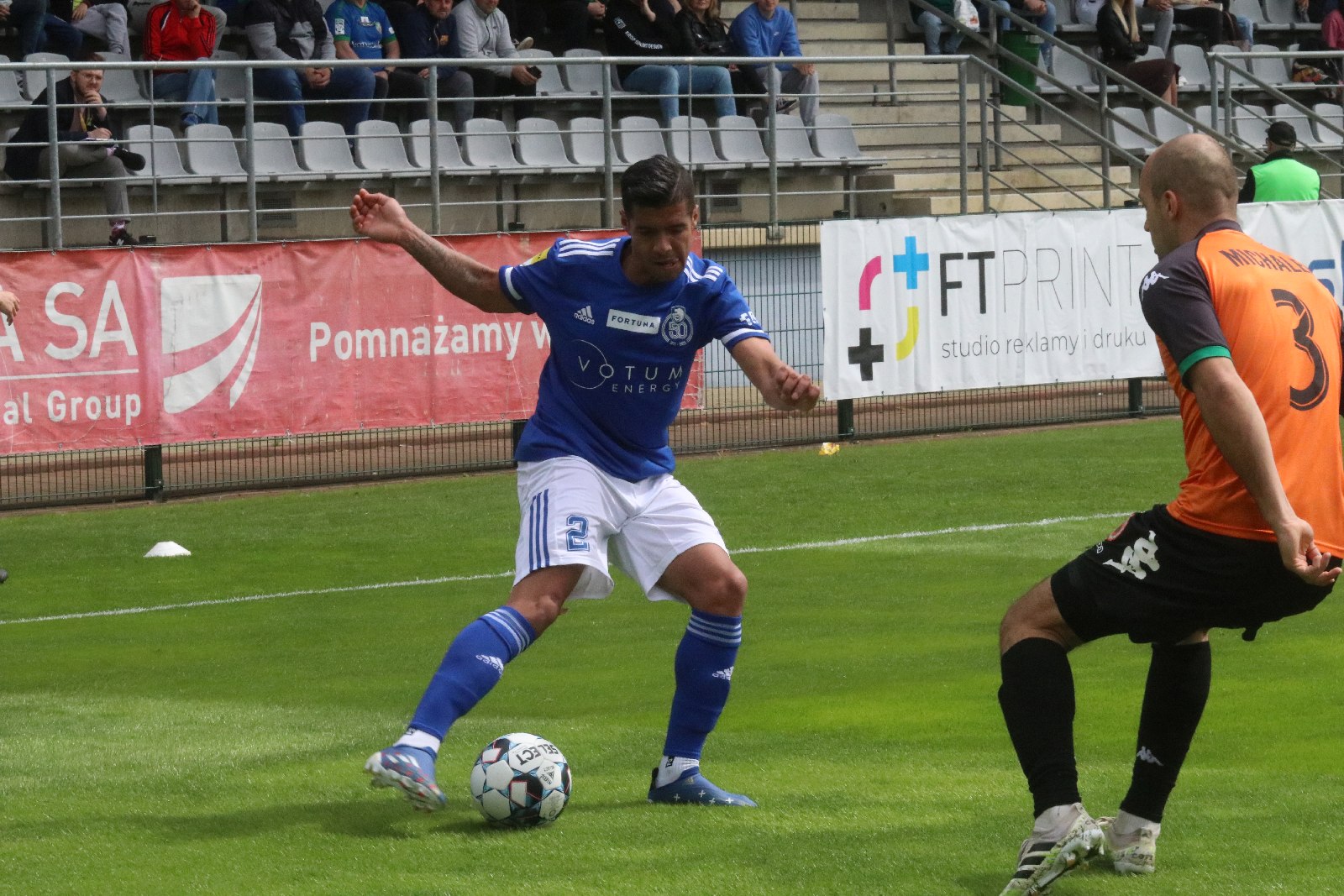 Miedź Legnica po golu Patryka Makucha pokonała Chrobrego