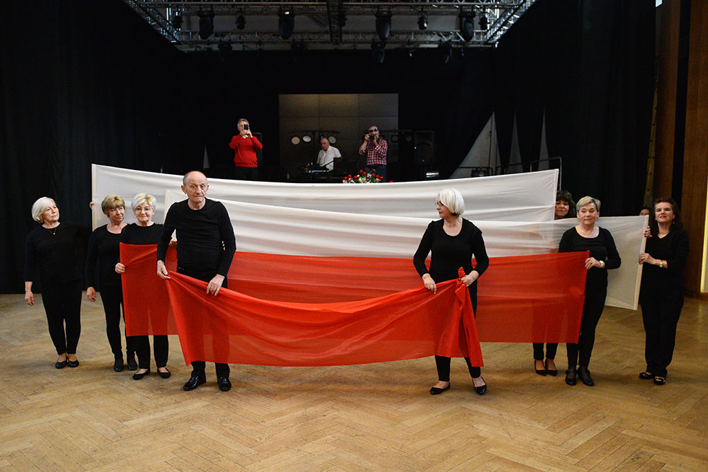 W biało-czerwonych barwach świętowali rocznicę konstytucji