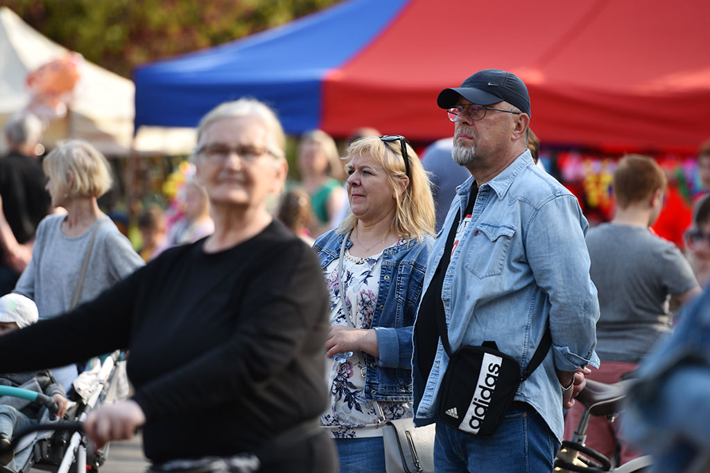 Letnie Granie w Legnicy. Park pełen spacerowiczów i muzyki