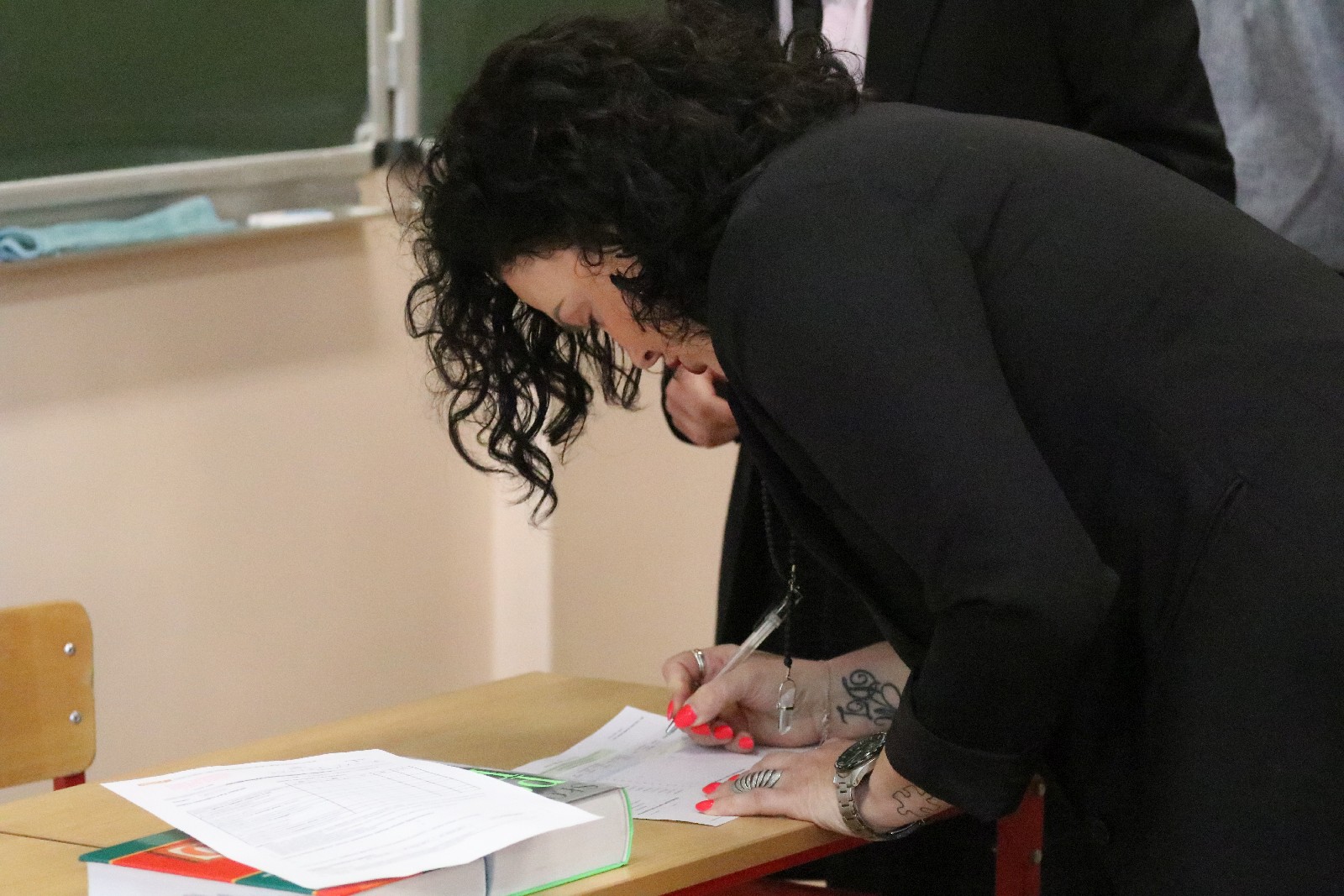 Maturzyści przystąpili do ważnego egzaminu. Zdjęcia z I i V LO